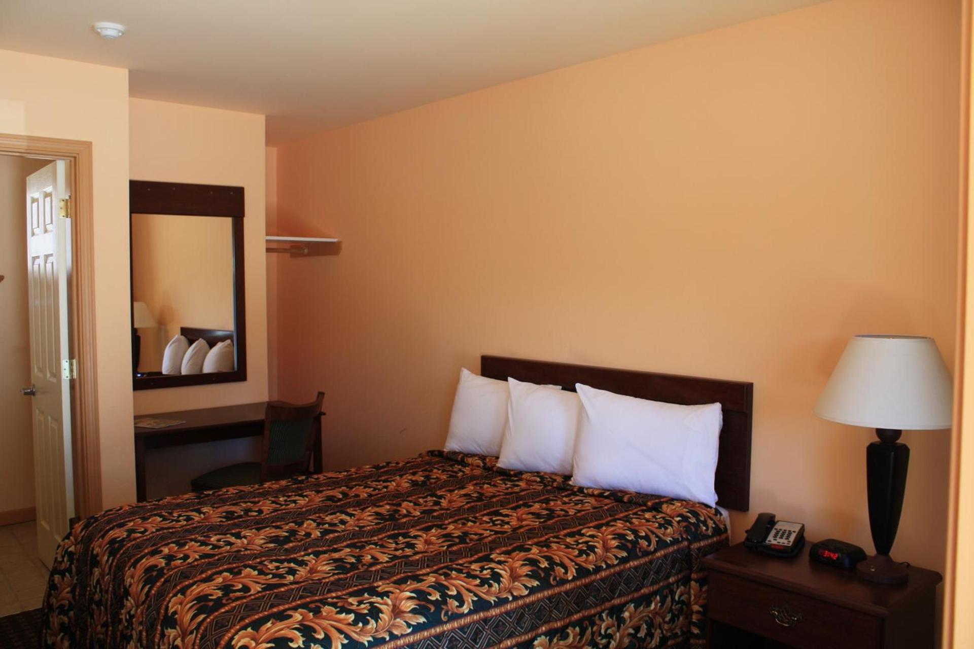 Gold Trail Motor Lodge photo 12
