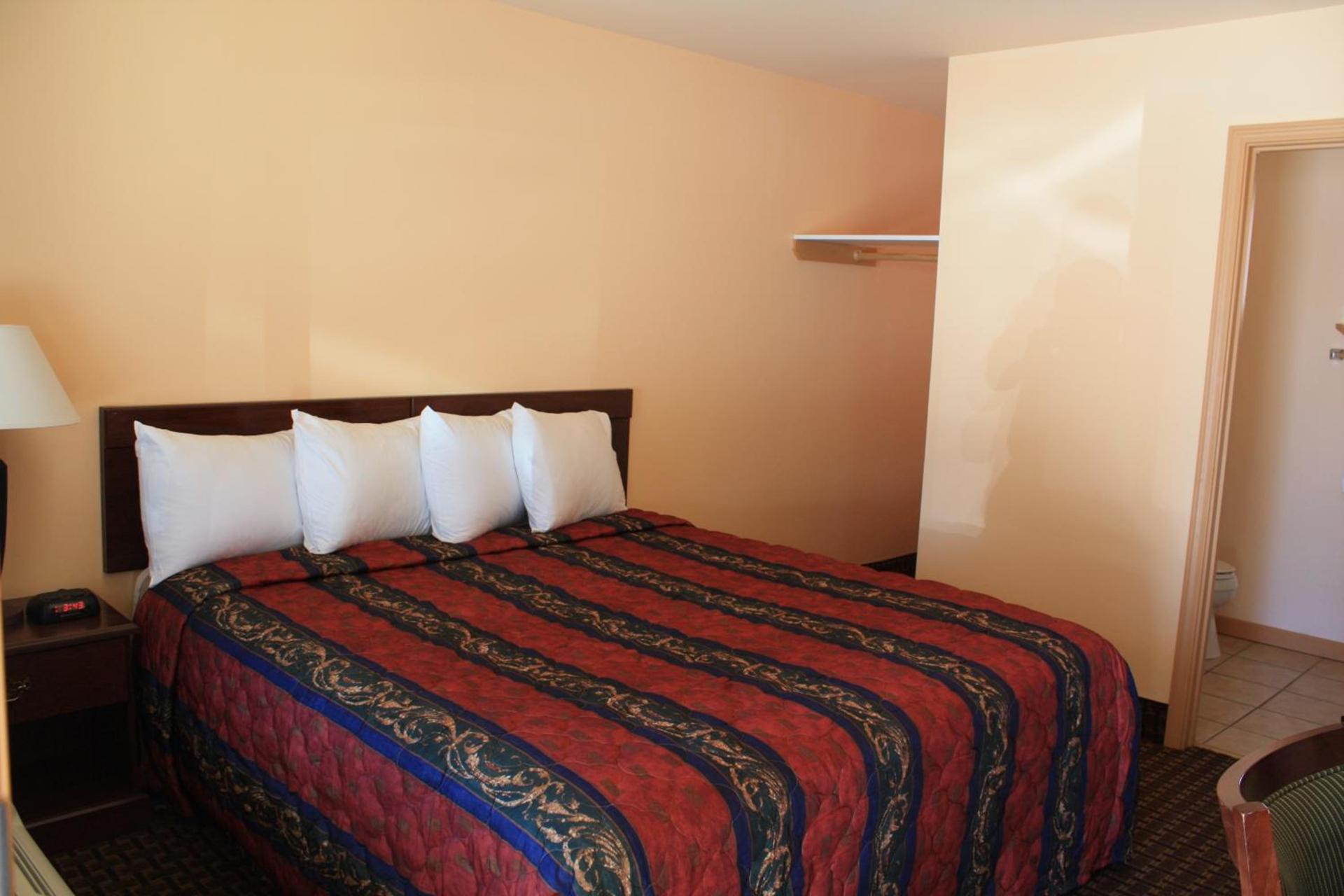 Gold Trail Motor Lodge photo 10