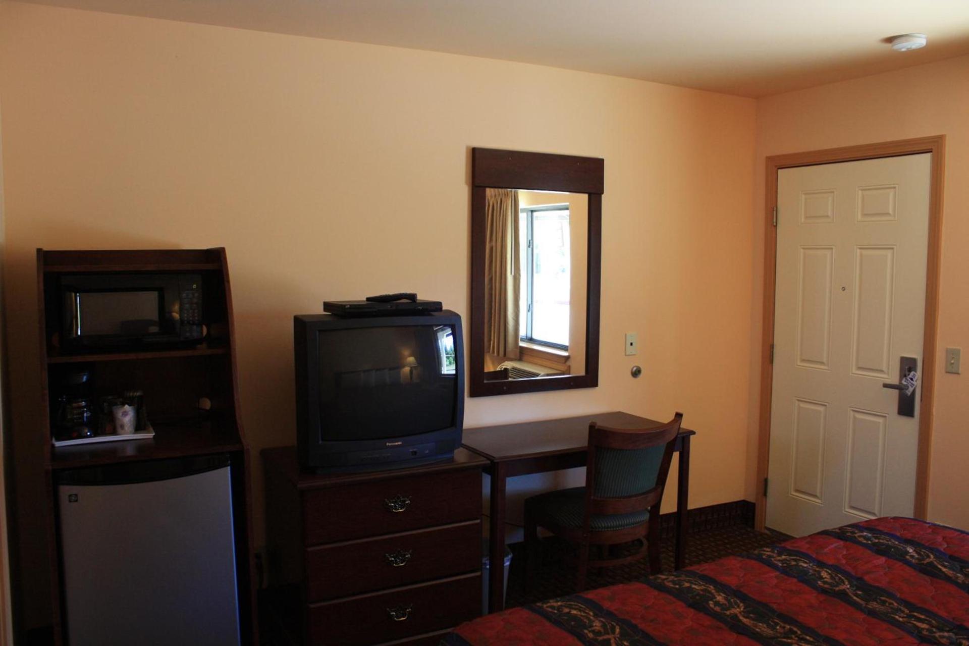 Gold Trail Motor Lodge photo 13