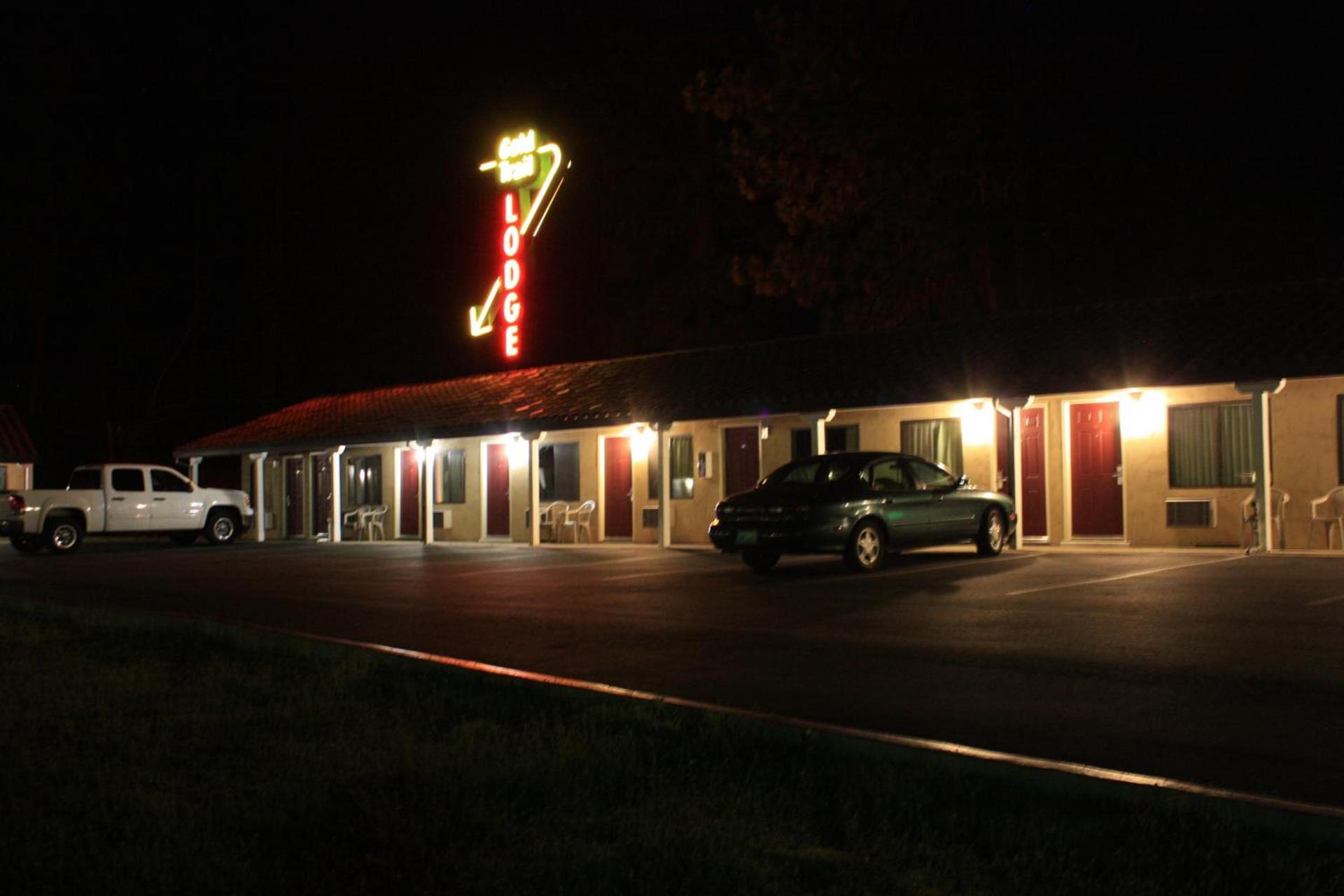 Gold Trail Motor Lodge photo 7