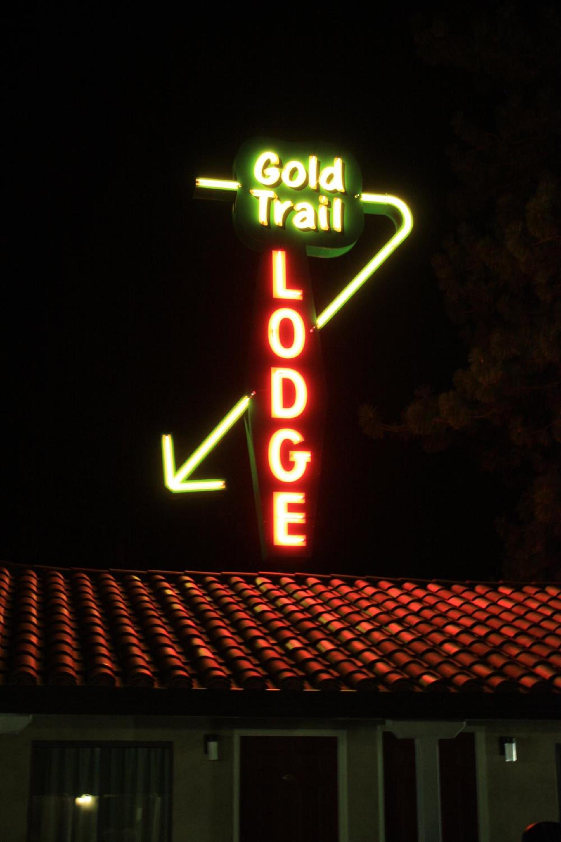 Gold Trail Motor Lodge photo 9