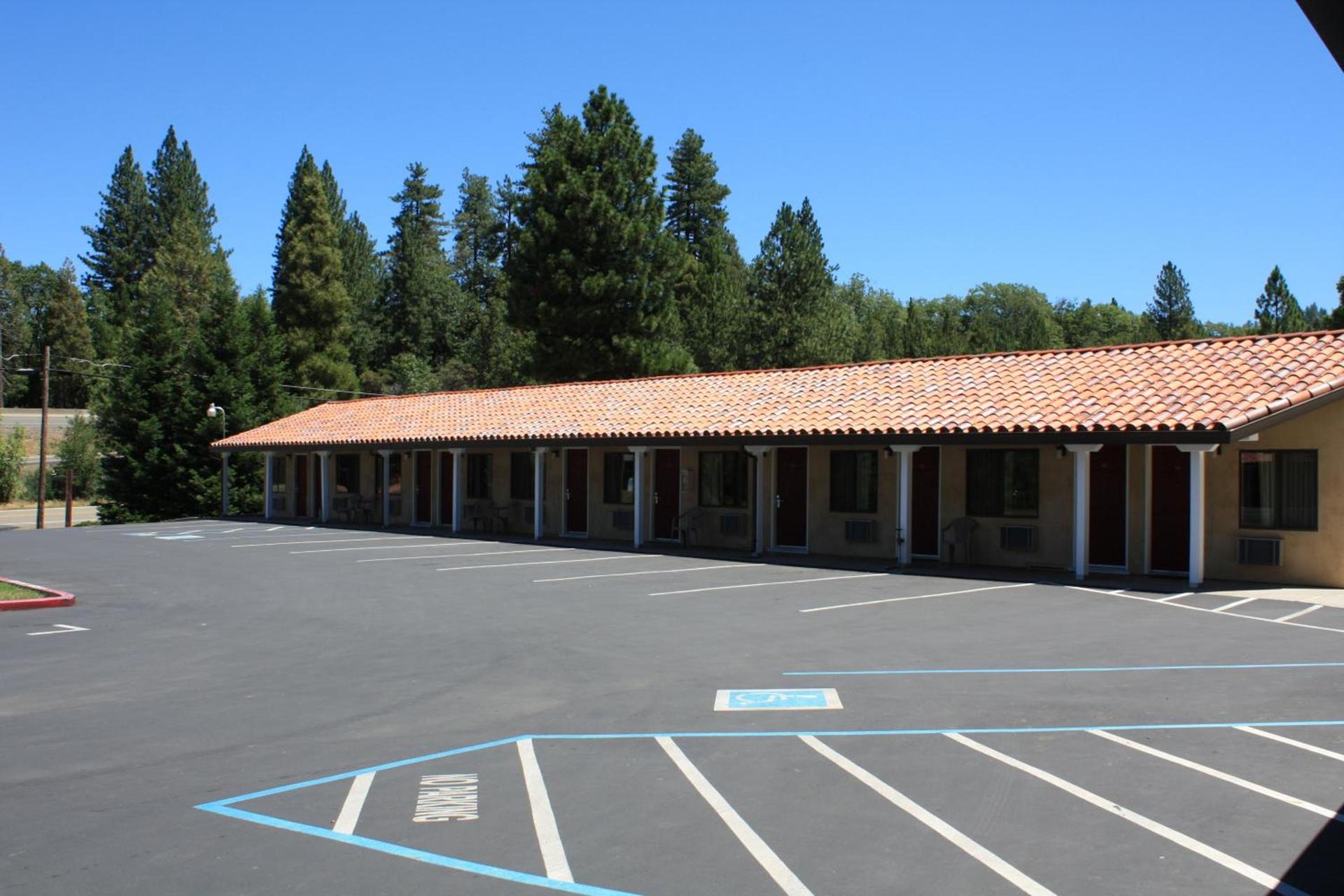 Gold Trail Motor Lodge photo 15