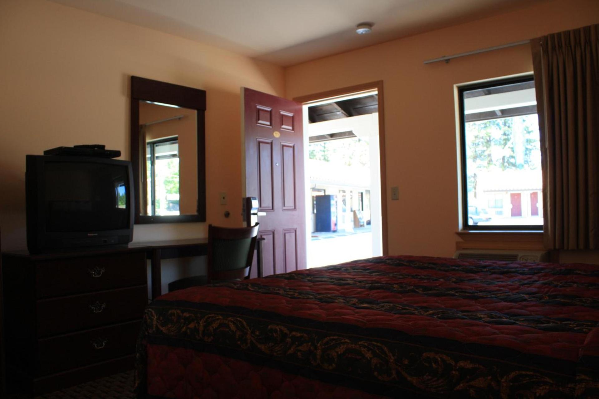 Gold Trail Motor Lodge photo 5