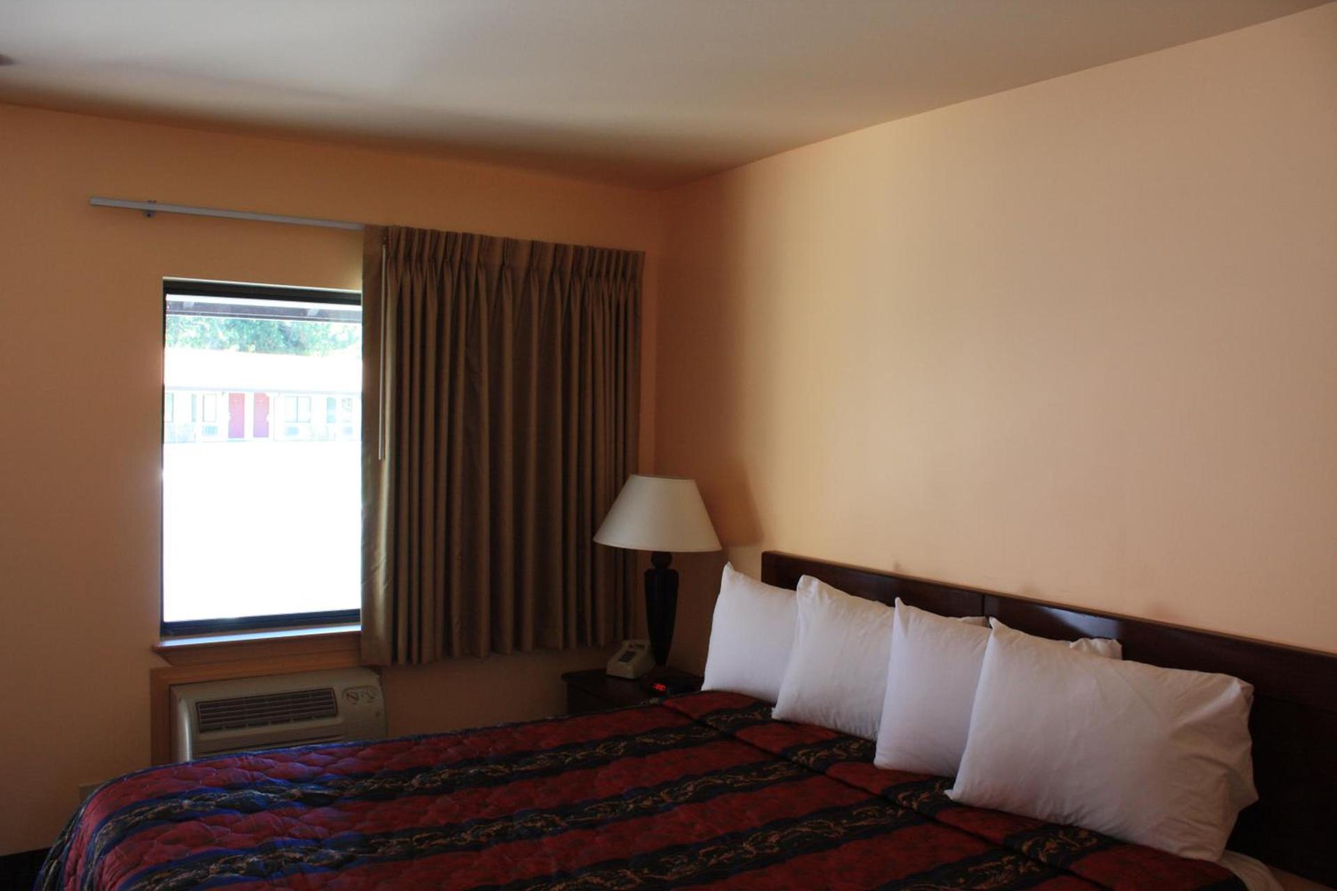 Gold Trail Motor Lodge photo 4