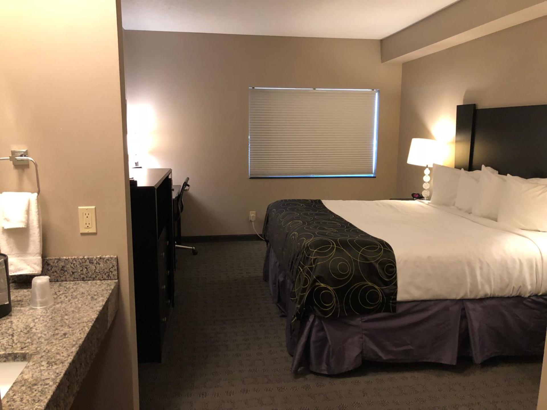 Okoboji Inn & Suites photo 3