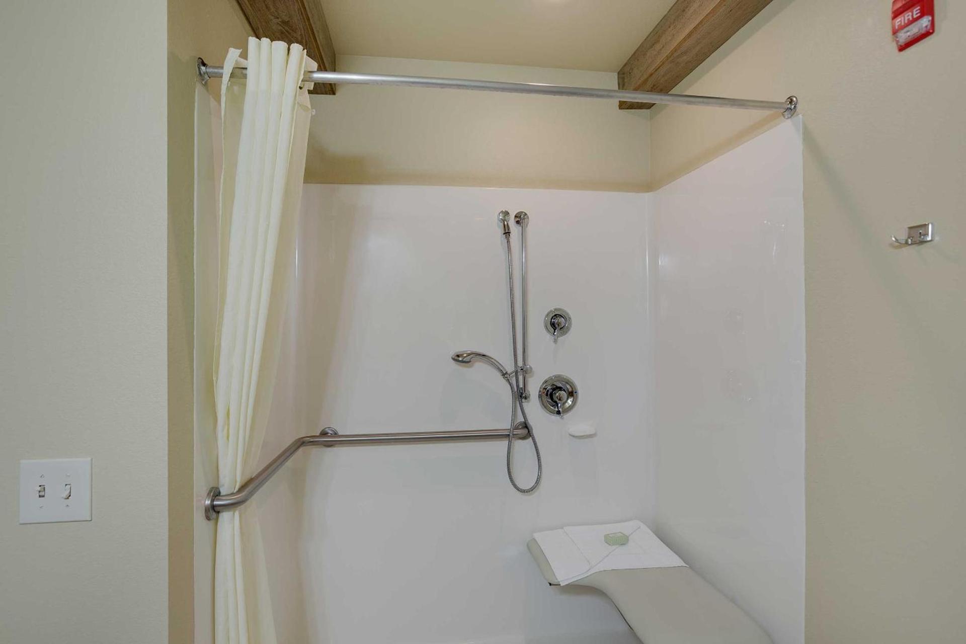 Cobblestone Inn & Suites - Clintonville photo 5