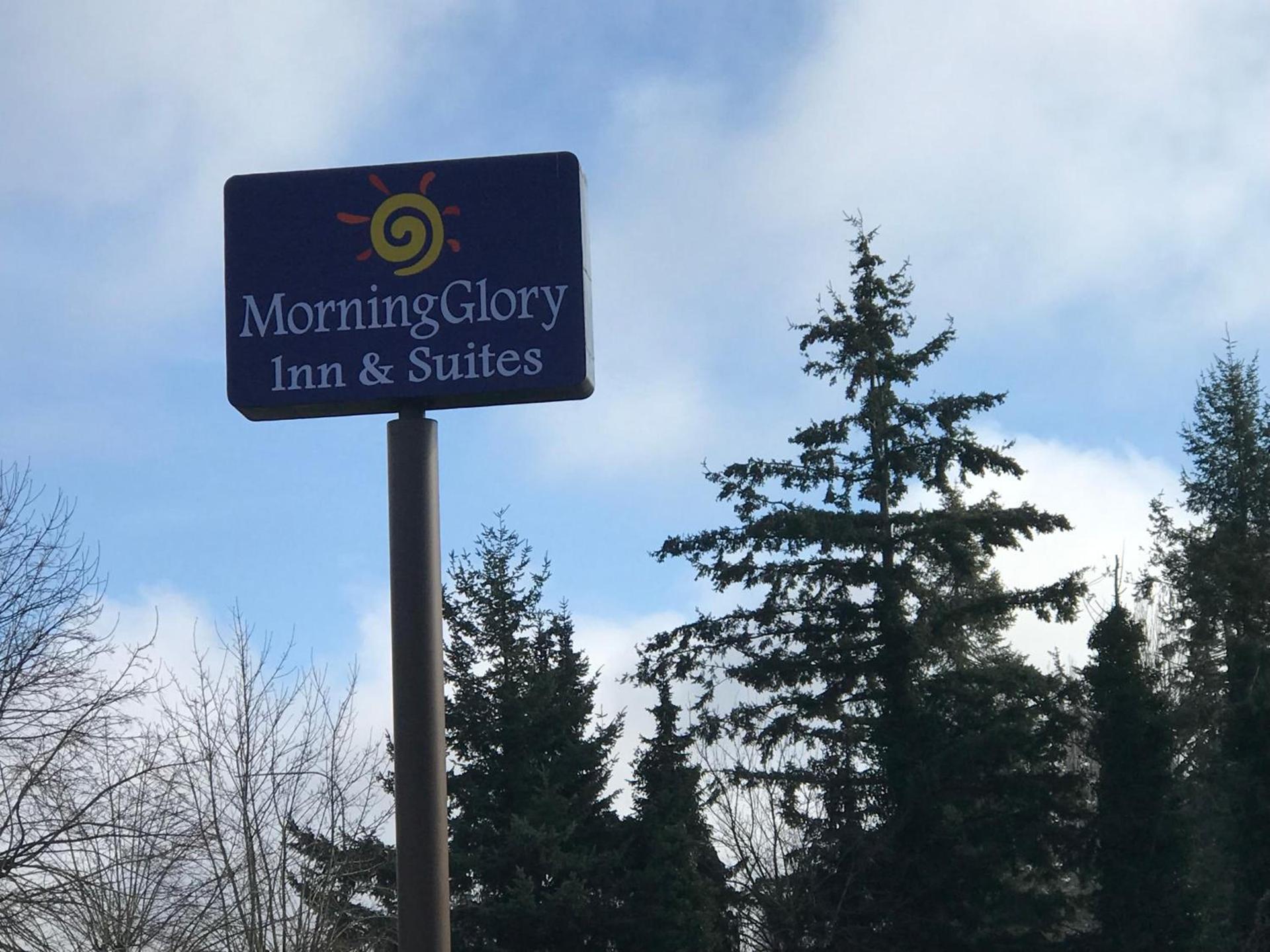 MorningGlory Inn & Suites photo 2
