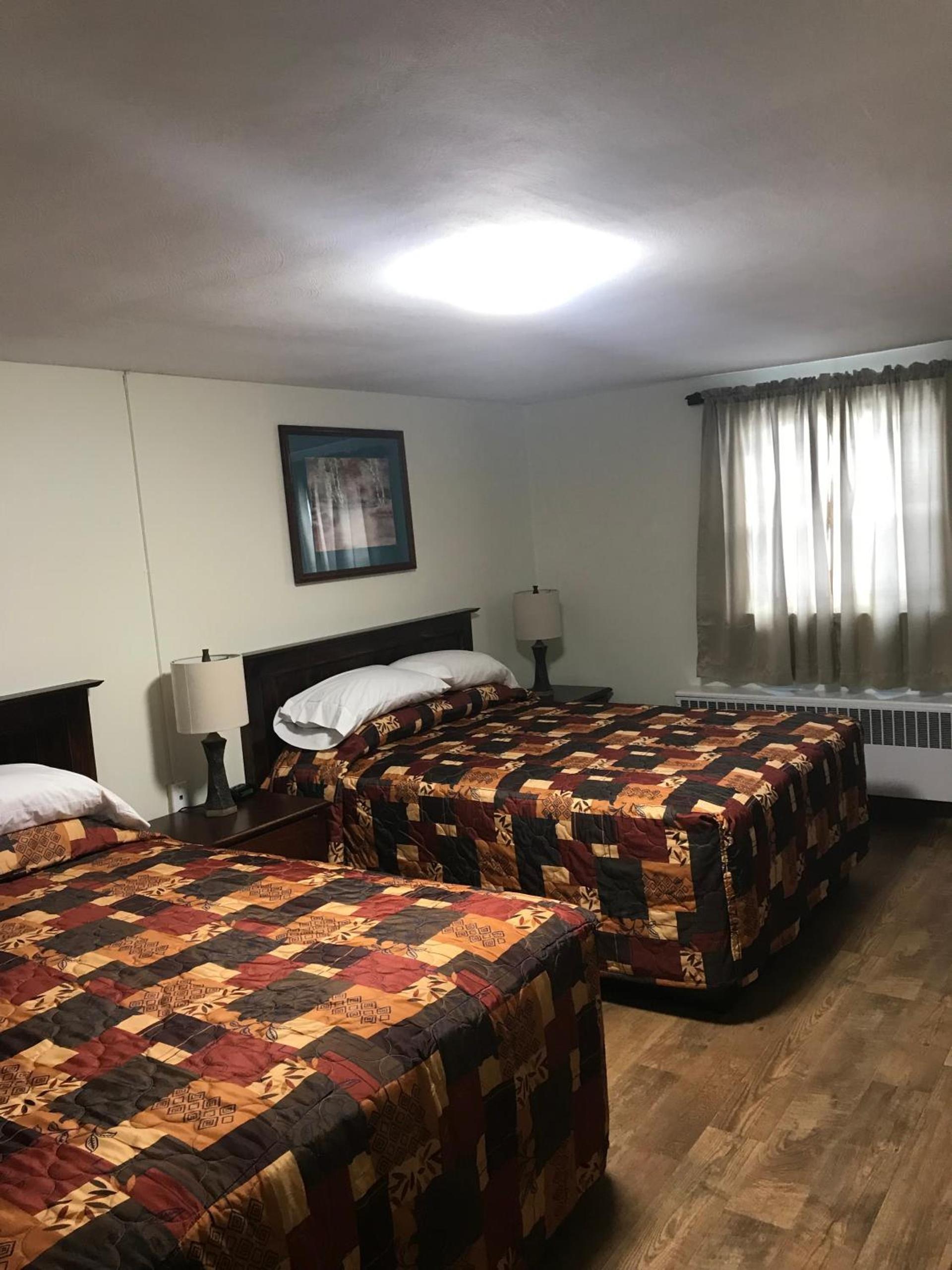 Evergreen Motel photo 19