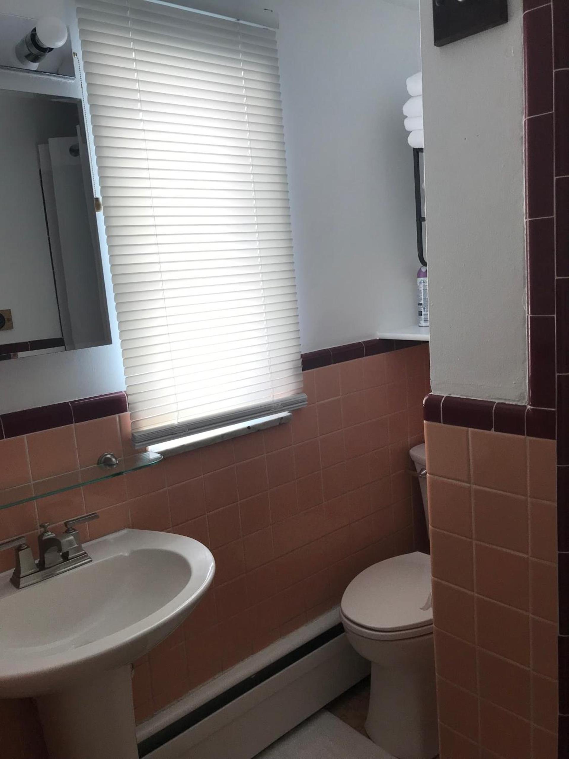 Evergreen Motel photo 17