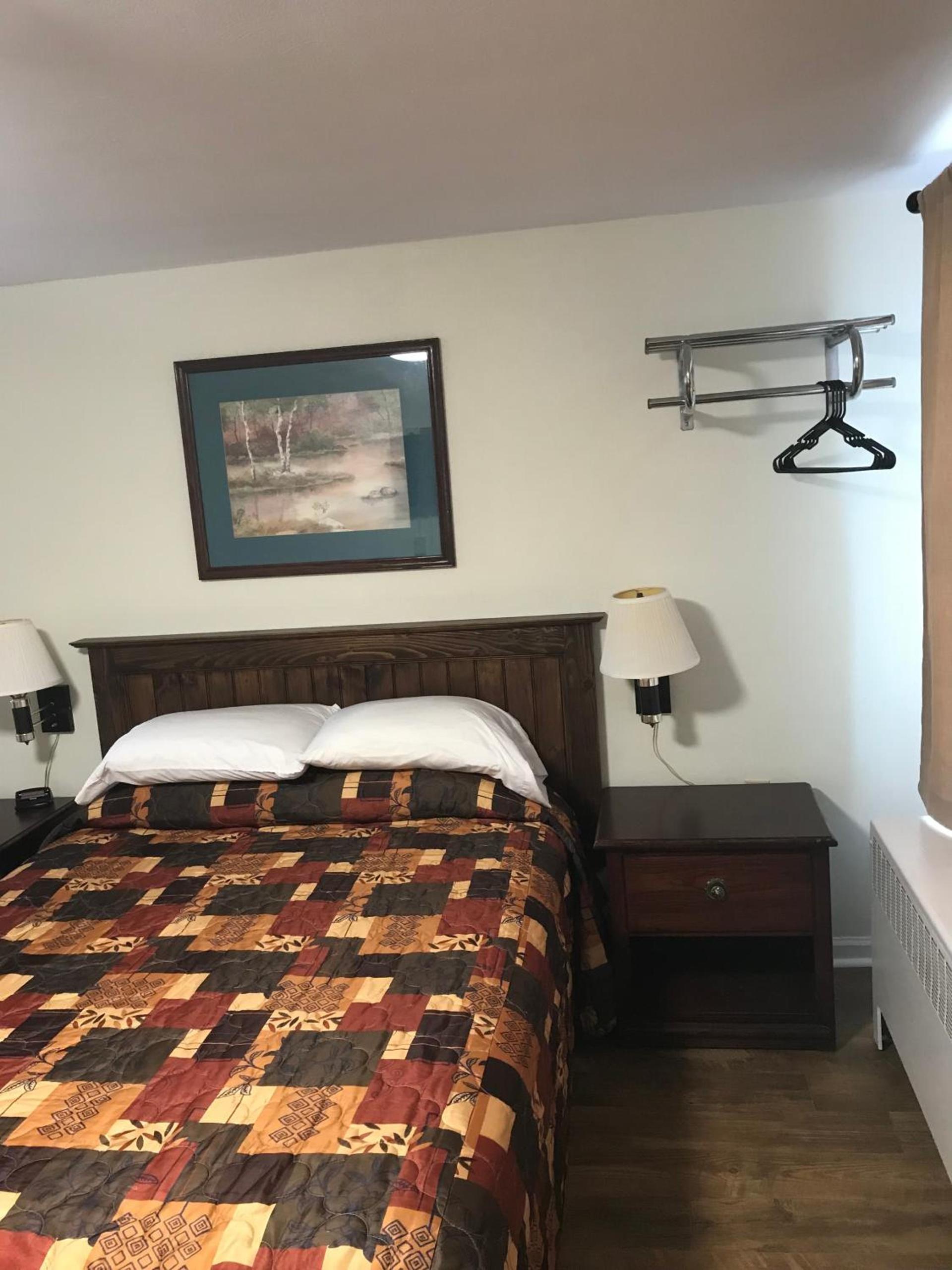 Evergreen Motel photo 35