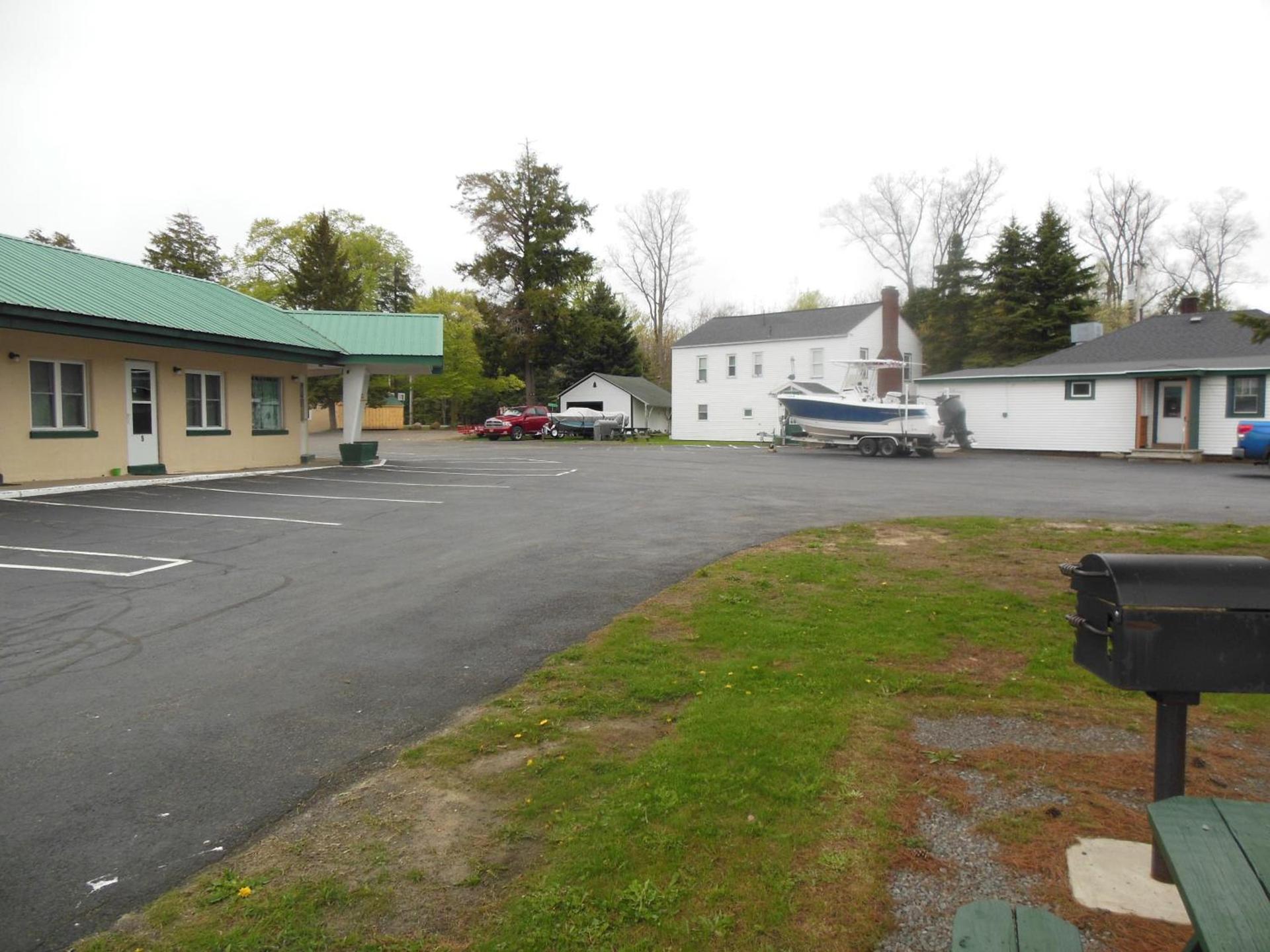 Evergreen Motel photo 7