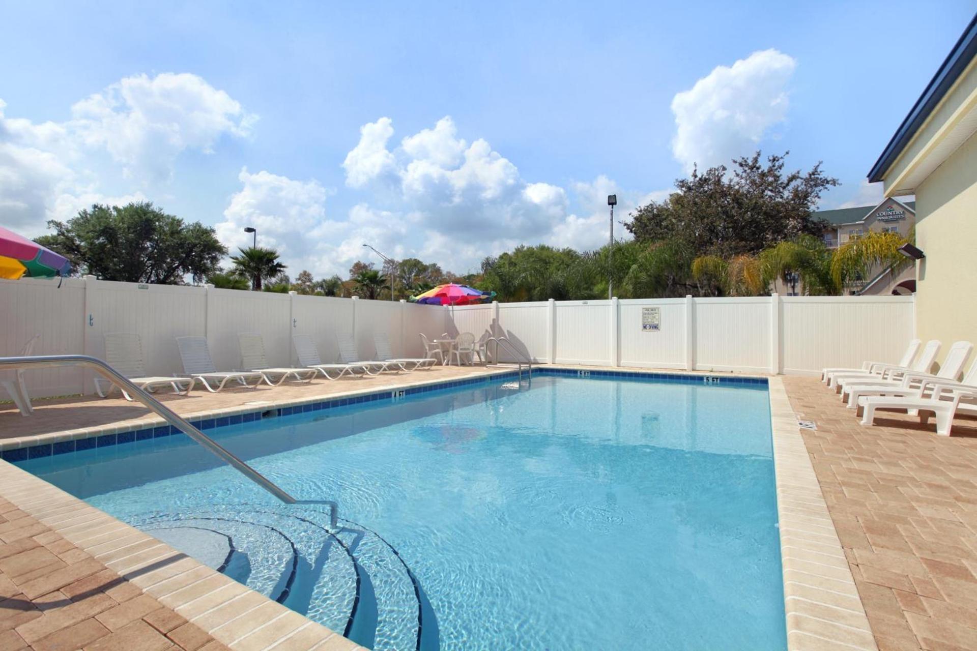 Days Inn & Suites by Wyndham Lakeland photo 46