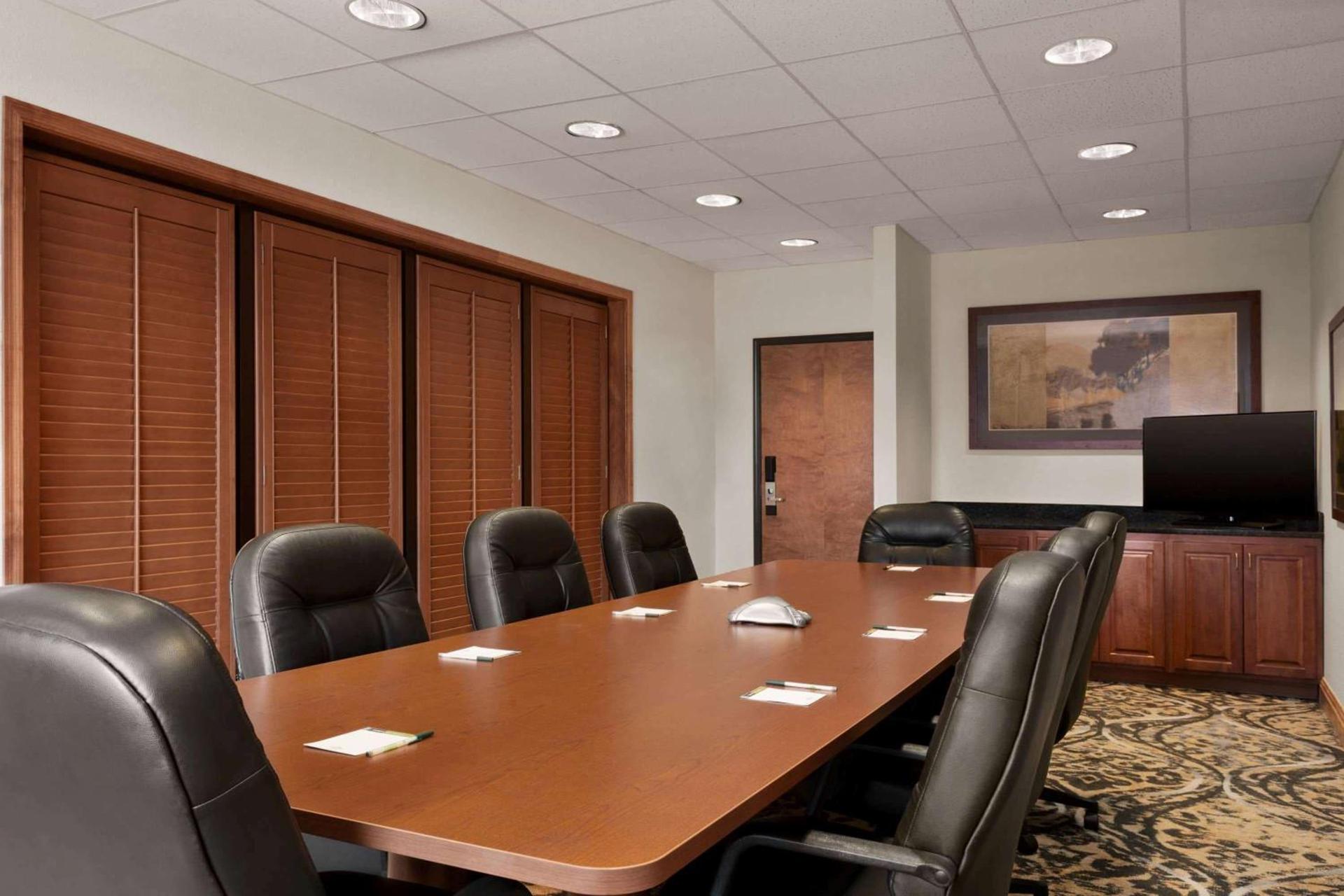 Wingate by Wyndham Bentonville photo 13