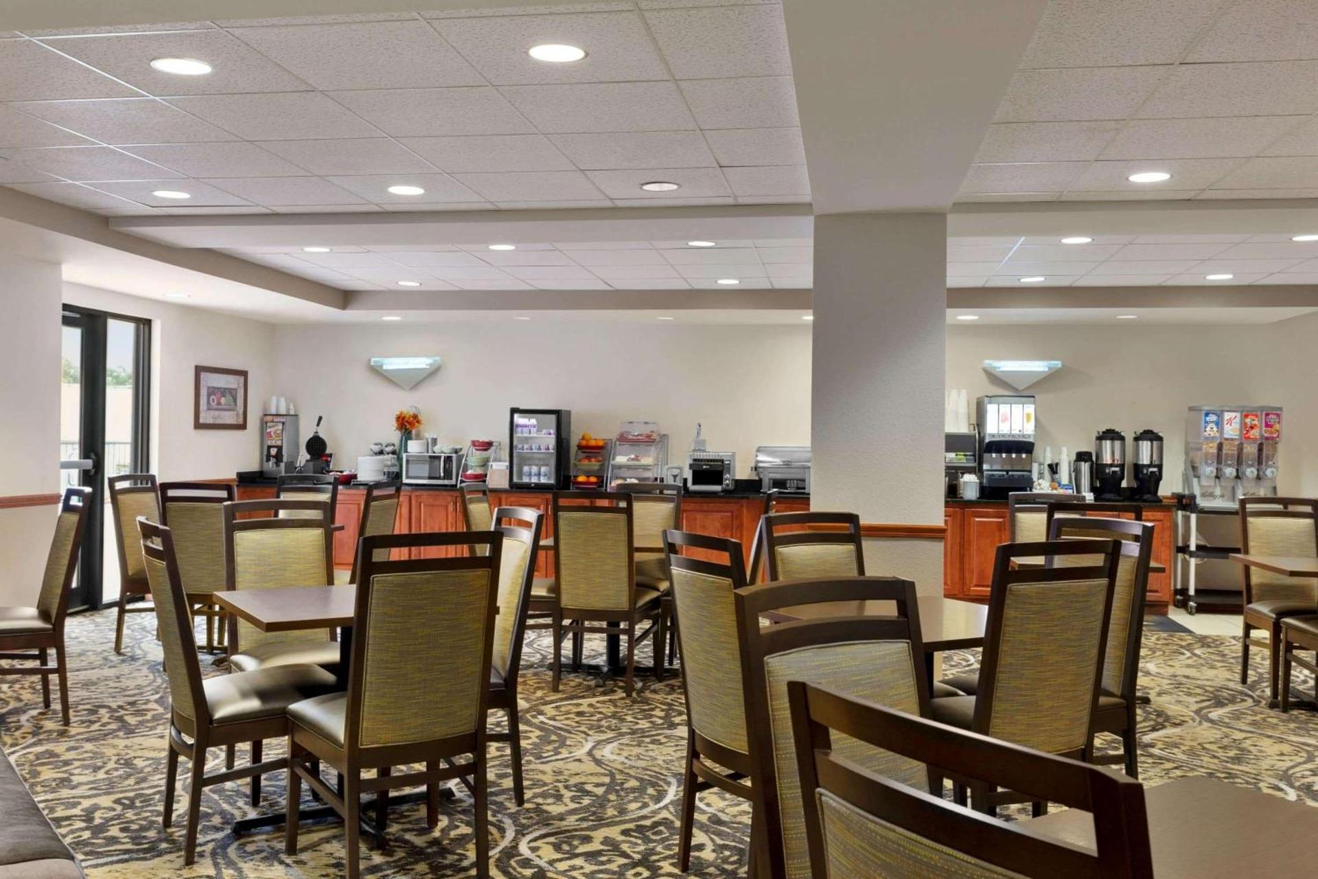 Wingate by Wyndham Bentonville photo 6
