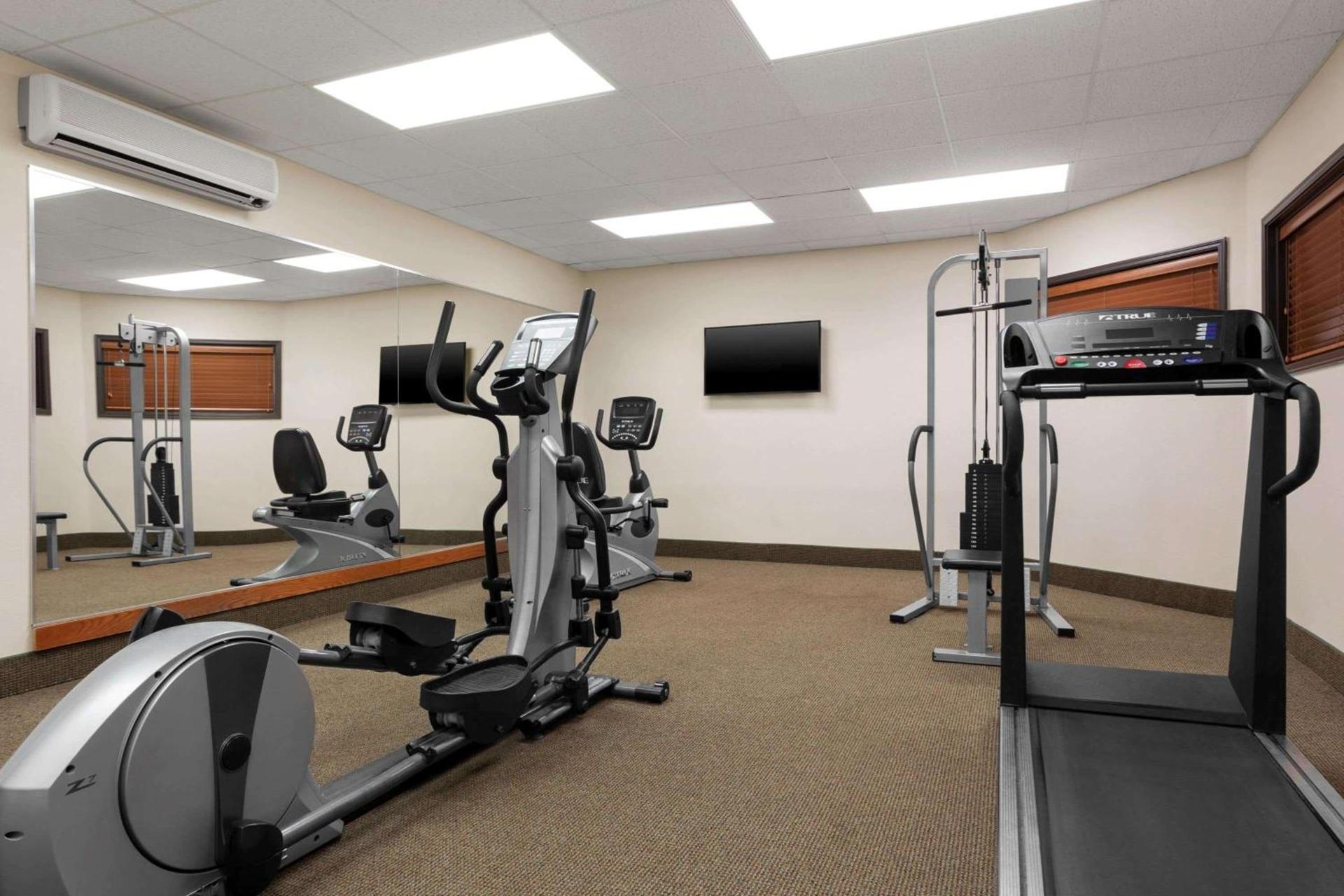Wingate by Wyndham Bentonville photo 7