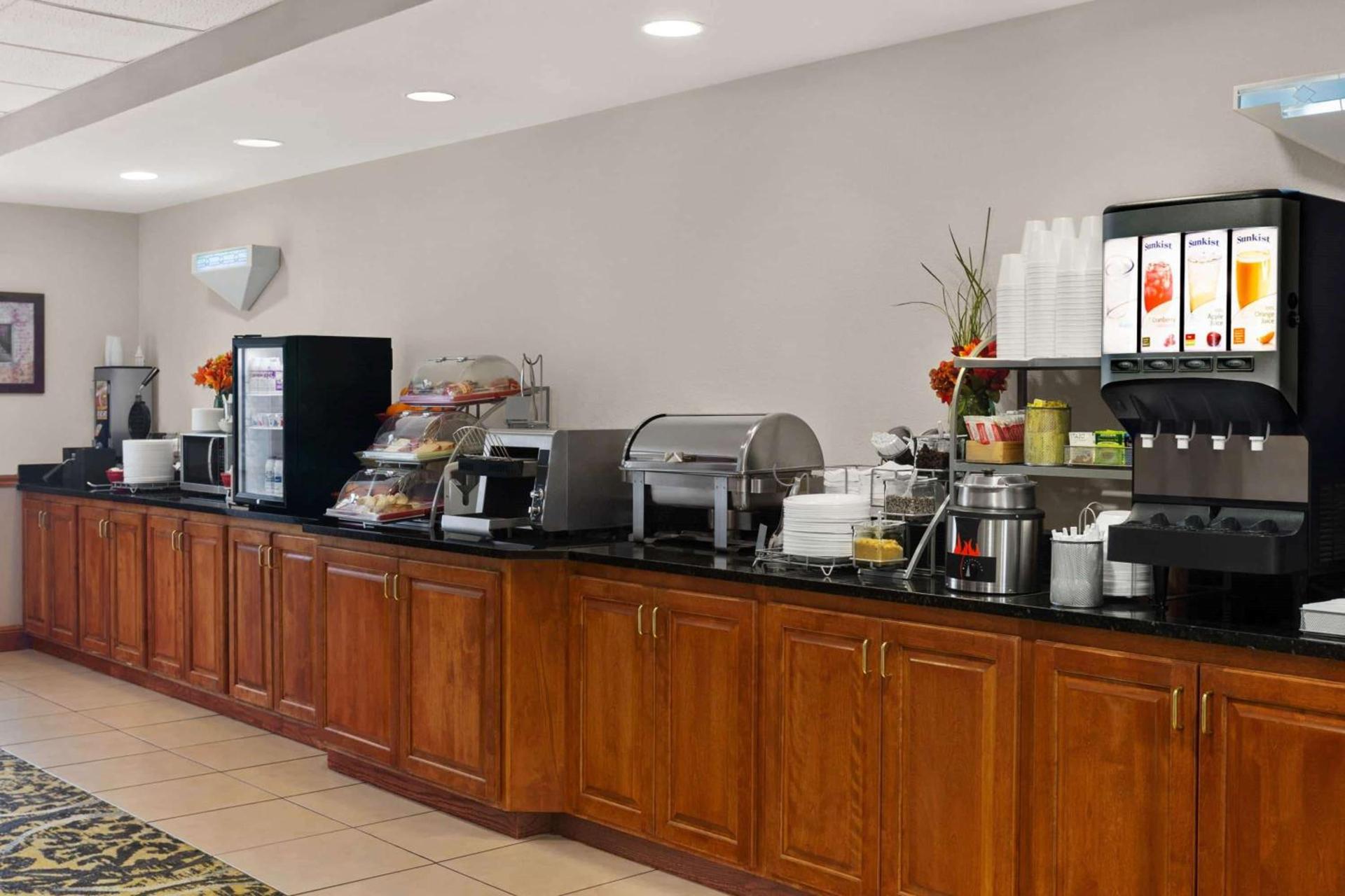 Wingate by Wyndham Bentonville photo 5