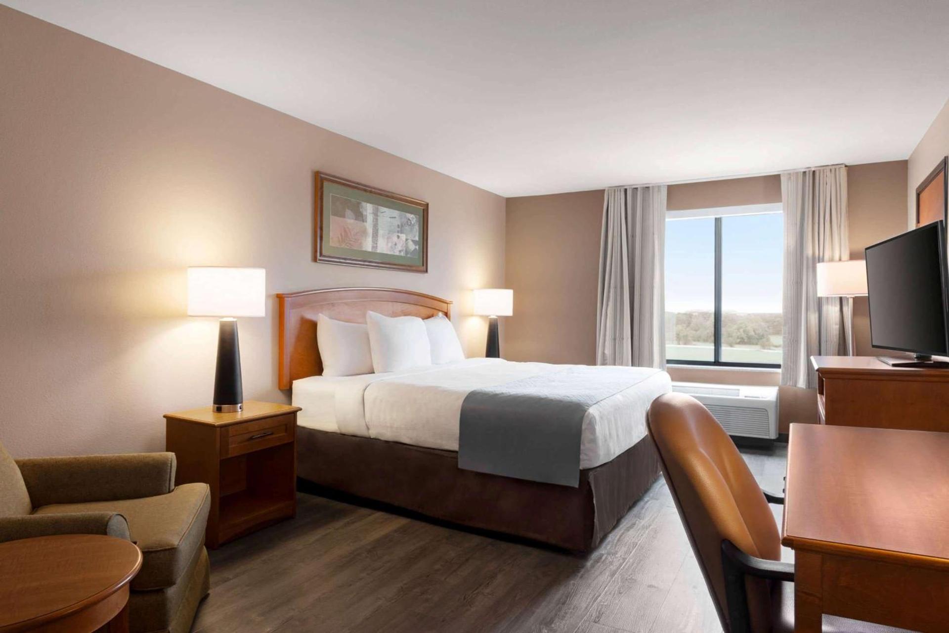 Wingate by Wyndham Bentonville photo 8