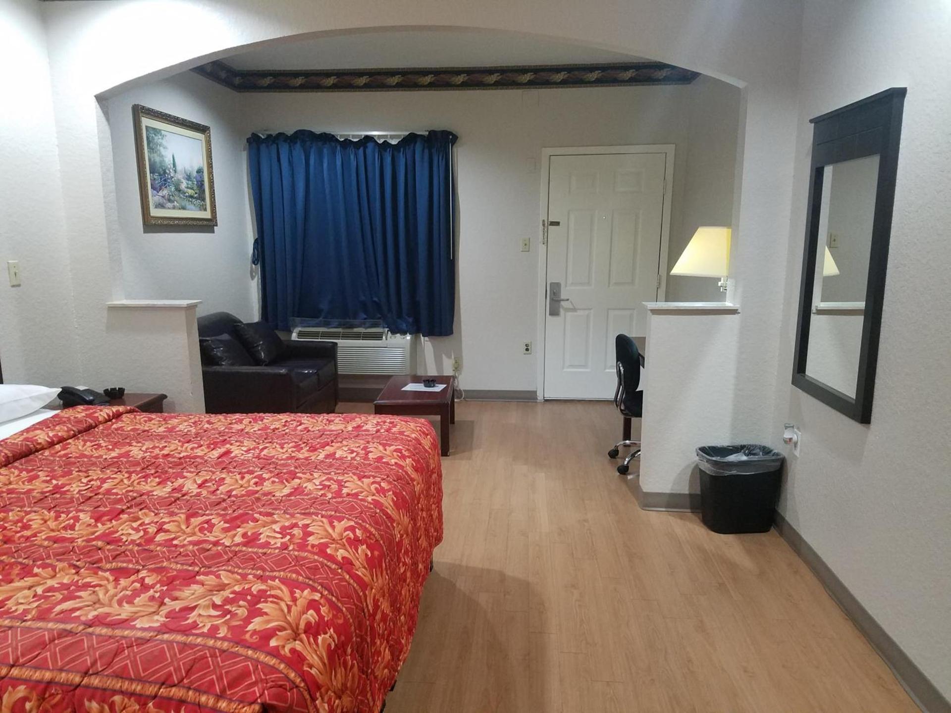 Scott Inn & Suites - Downtown Houston photo 7