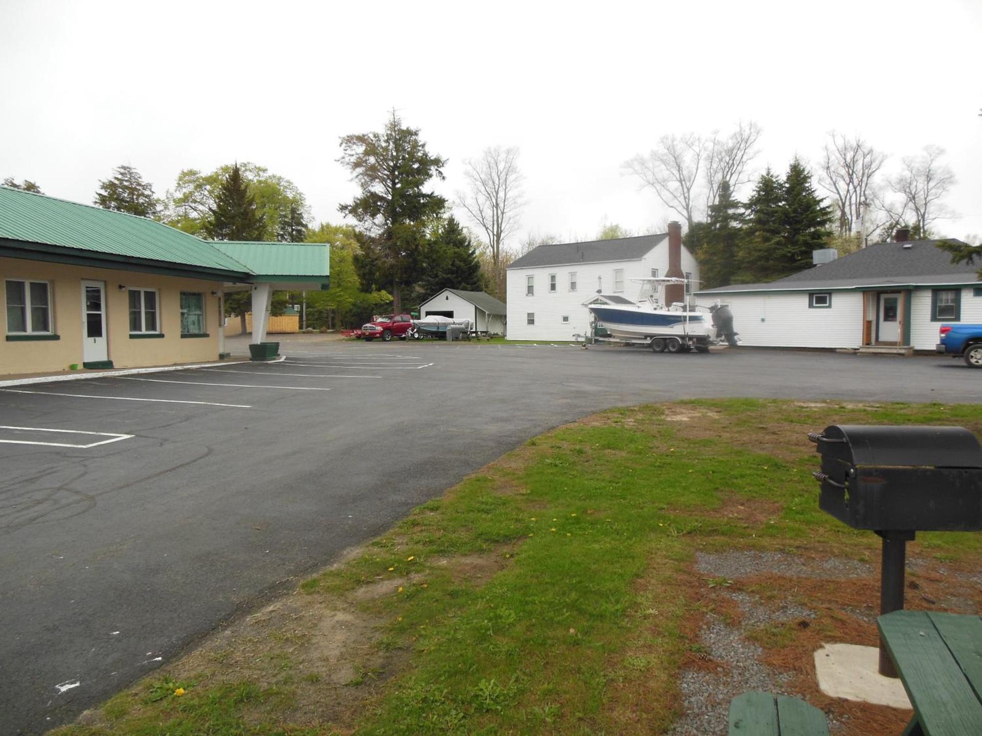 Evergreen Motel photo 2