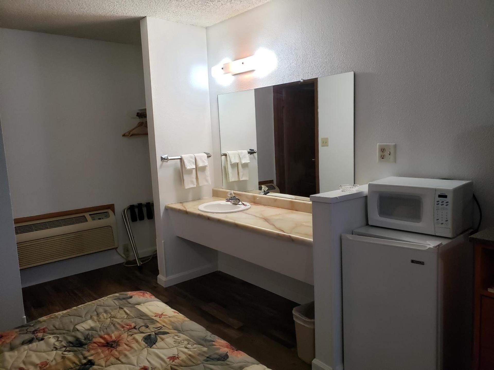 Budget Inn photo 18