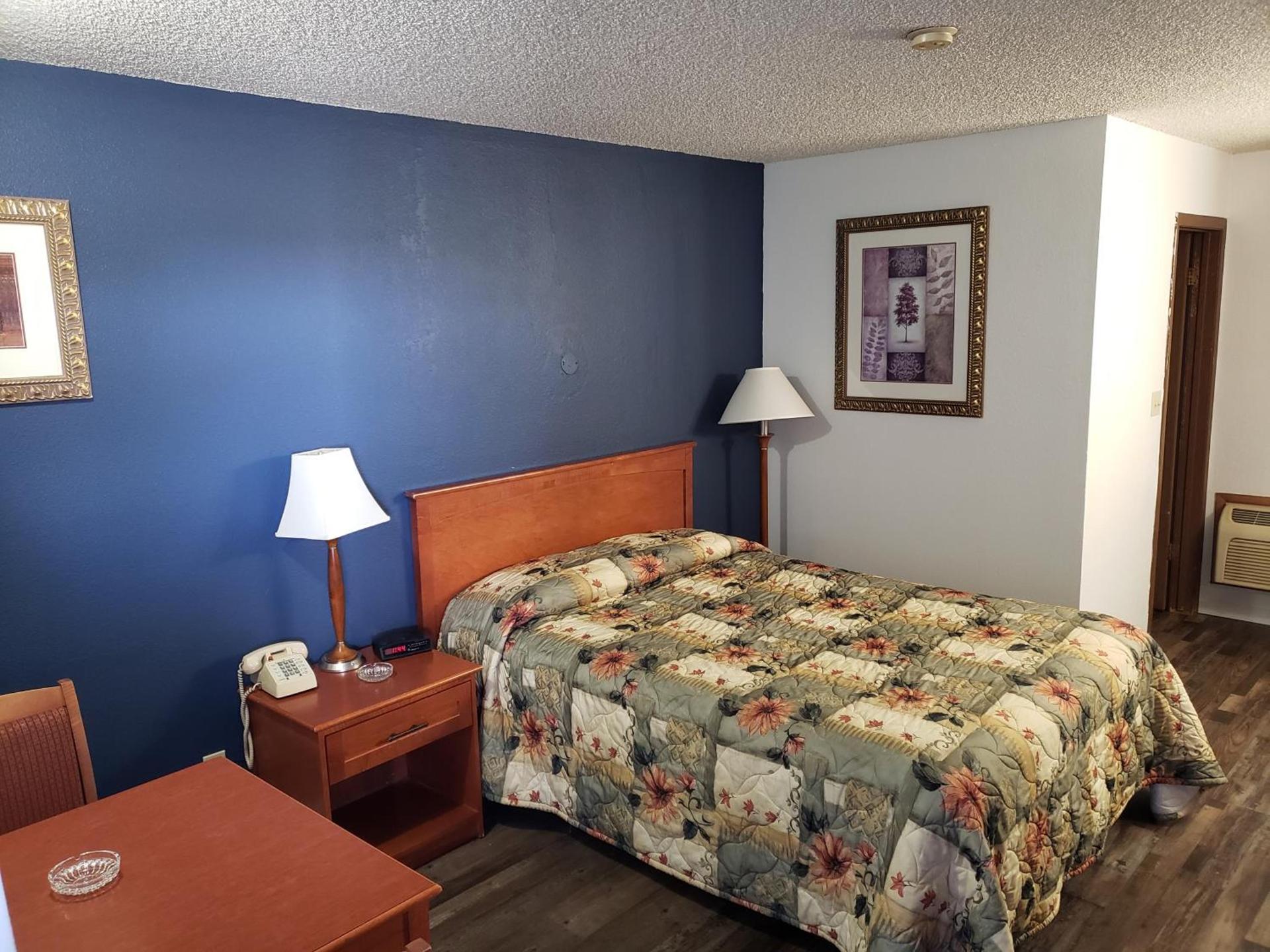 Budget Inn photo 19