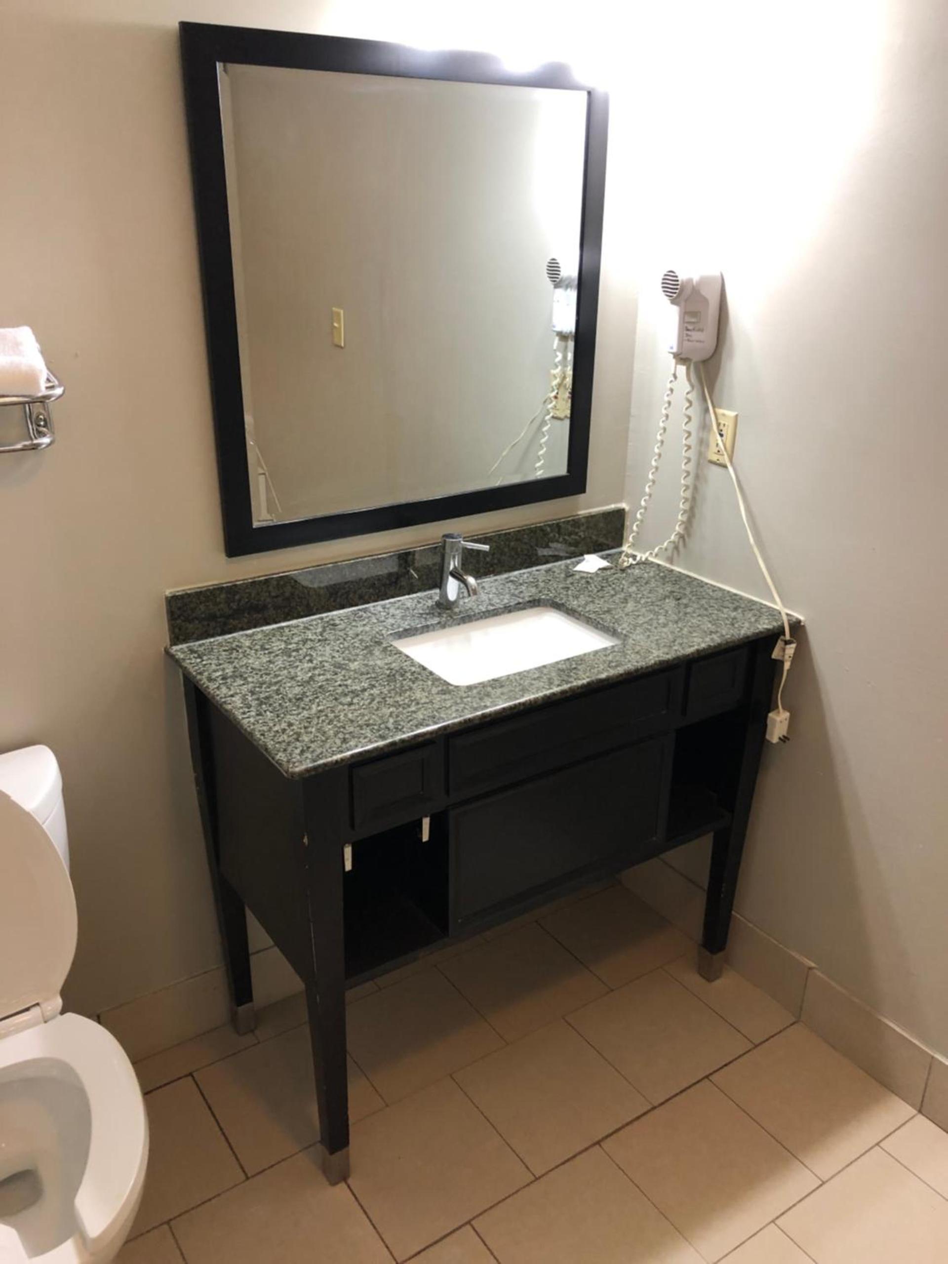 Deerfield Inn and Suites - Fairview photo 13