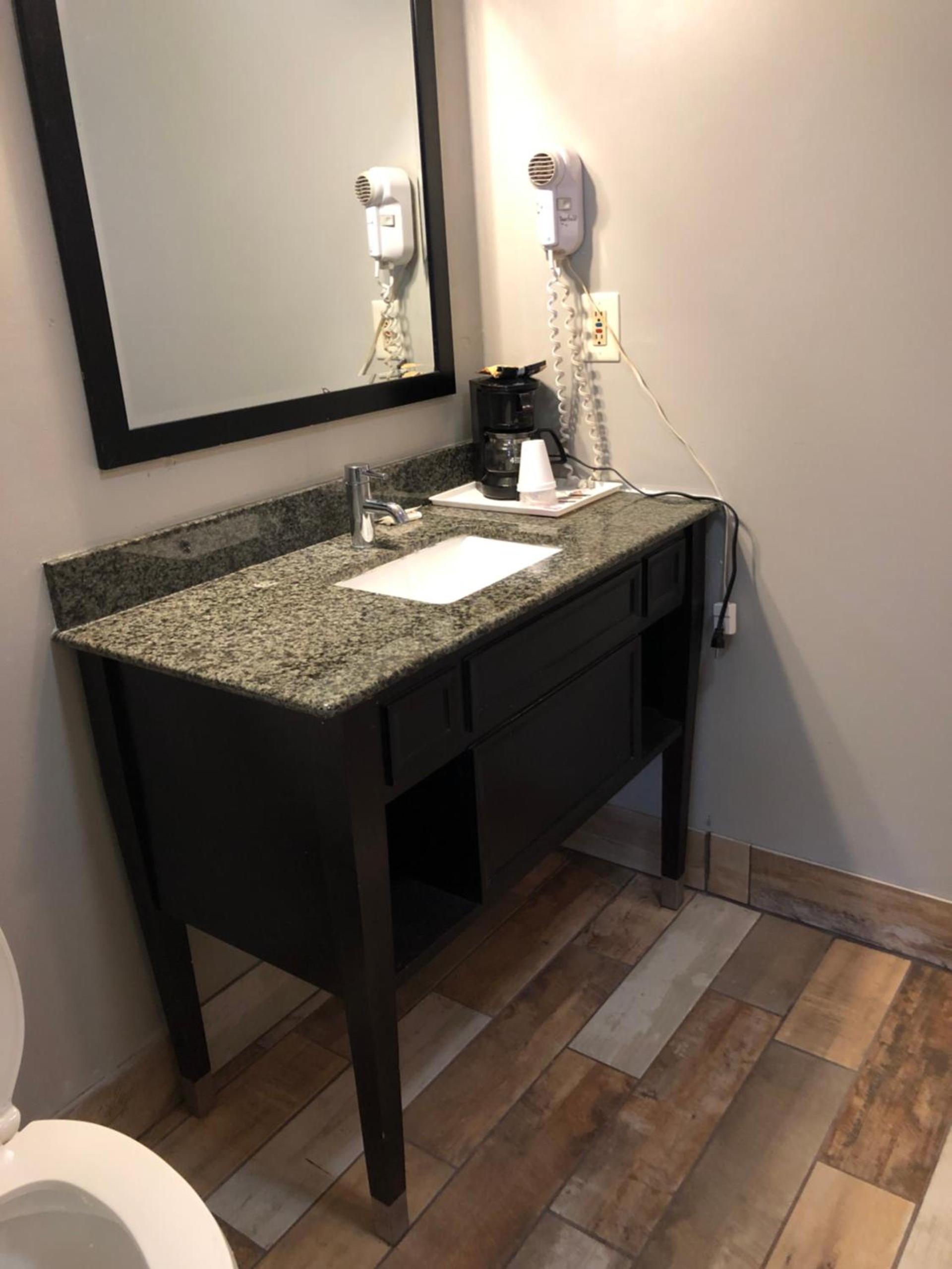 Deerfield Inn and Suites - Fairview photo 14