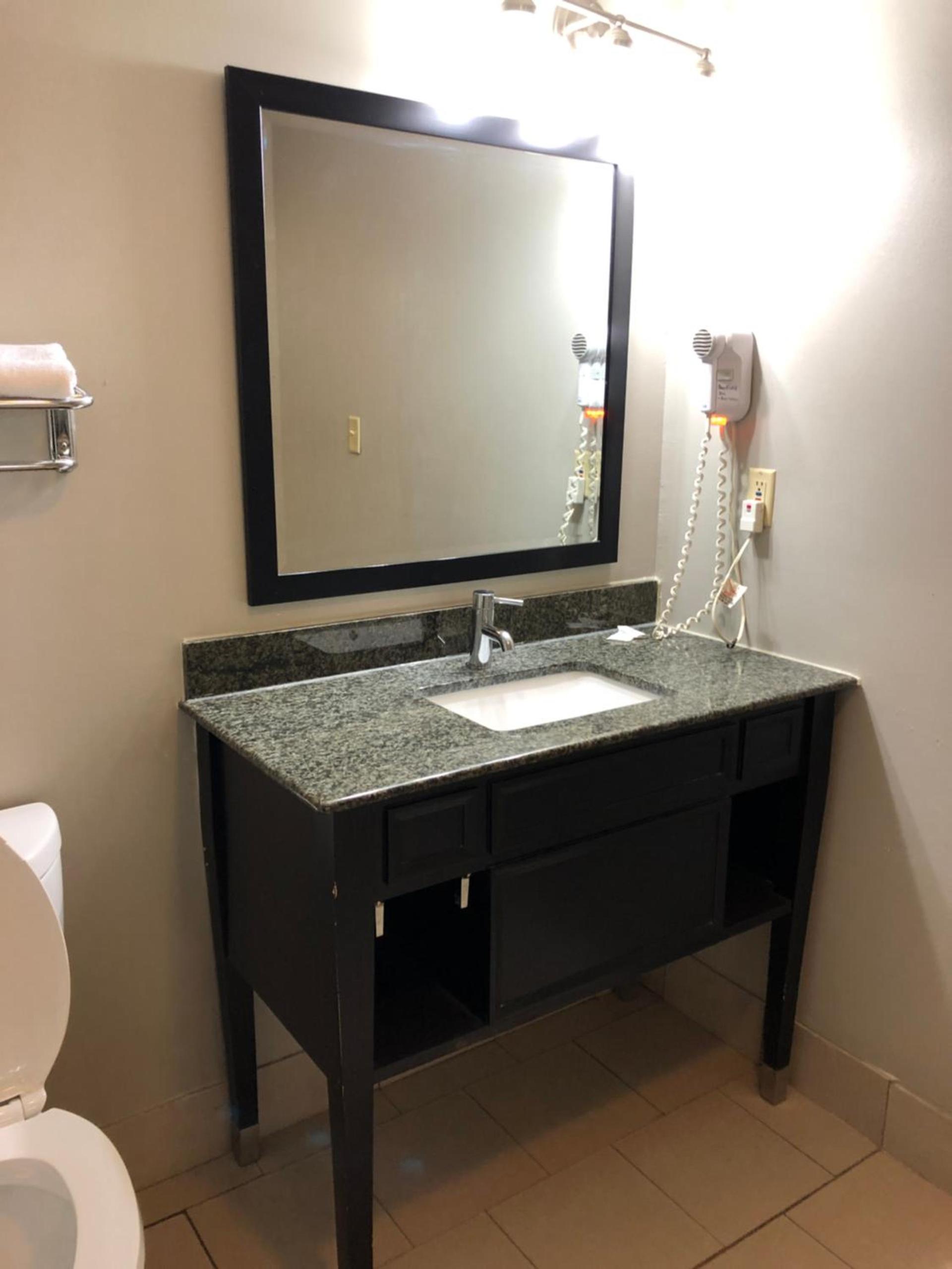 Deerfield Inn and Suites - Fairview photo 20