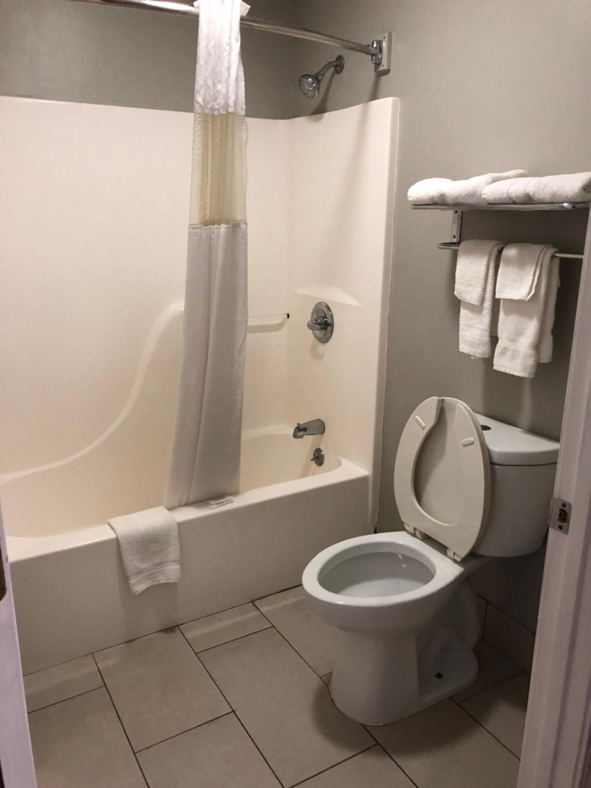 Deerfield Inn and Suites - Fairview photo 23