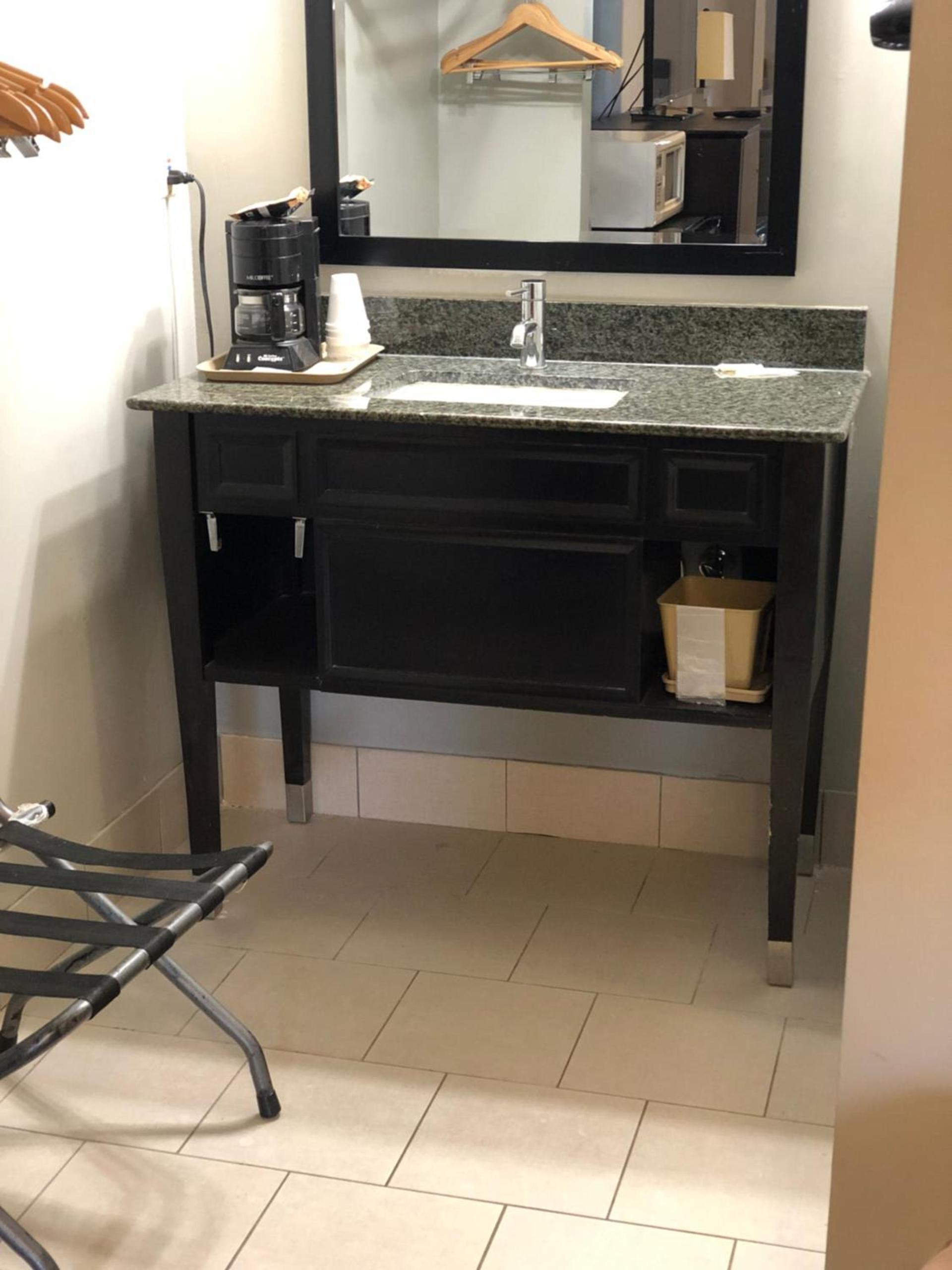 Deerfield Inn and Suites - Fairview photo 37