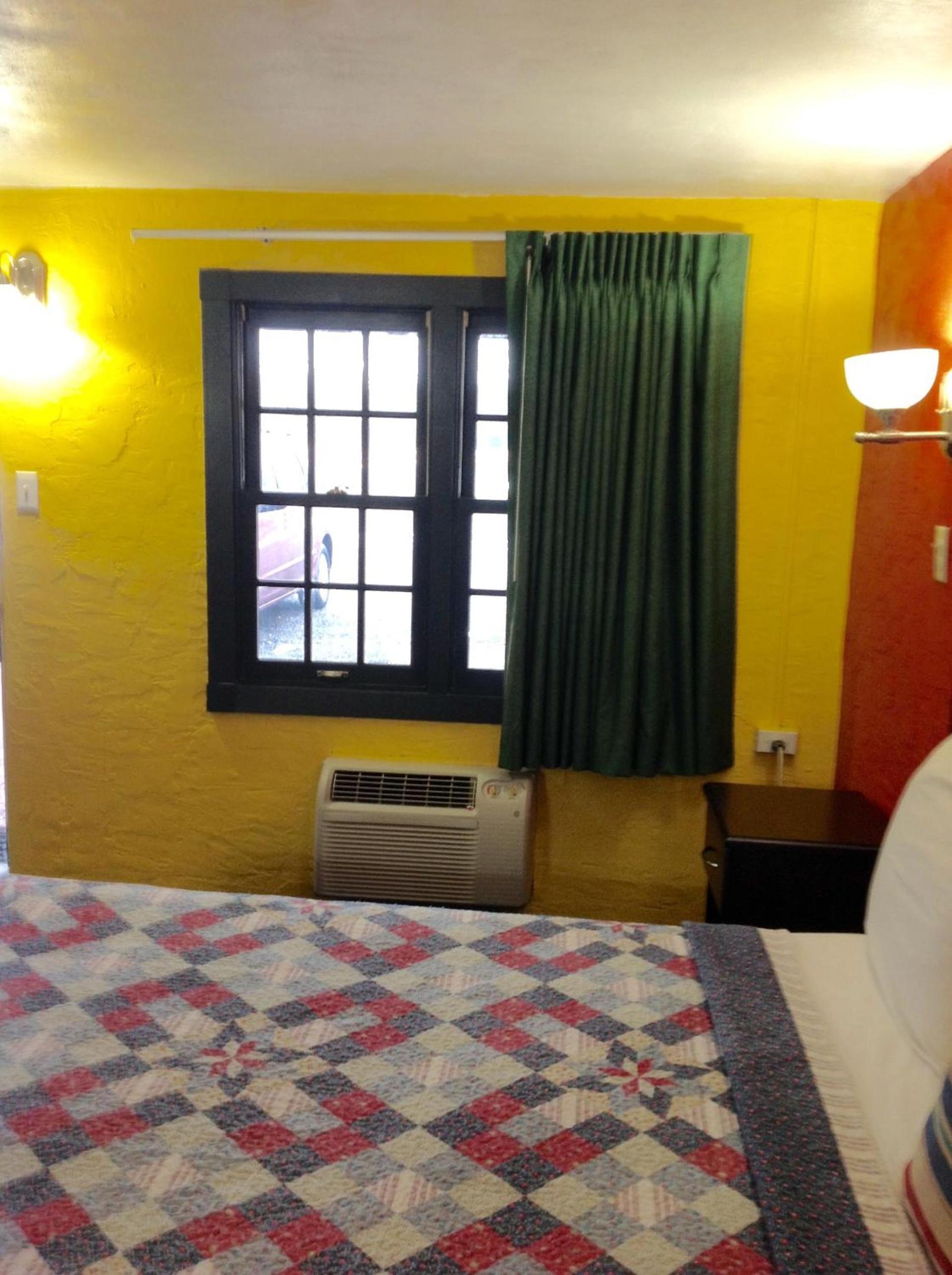 Holly Motel Southampton photo 19
