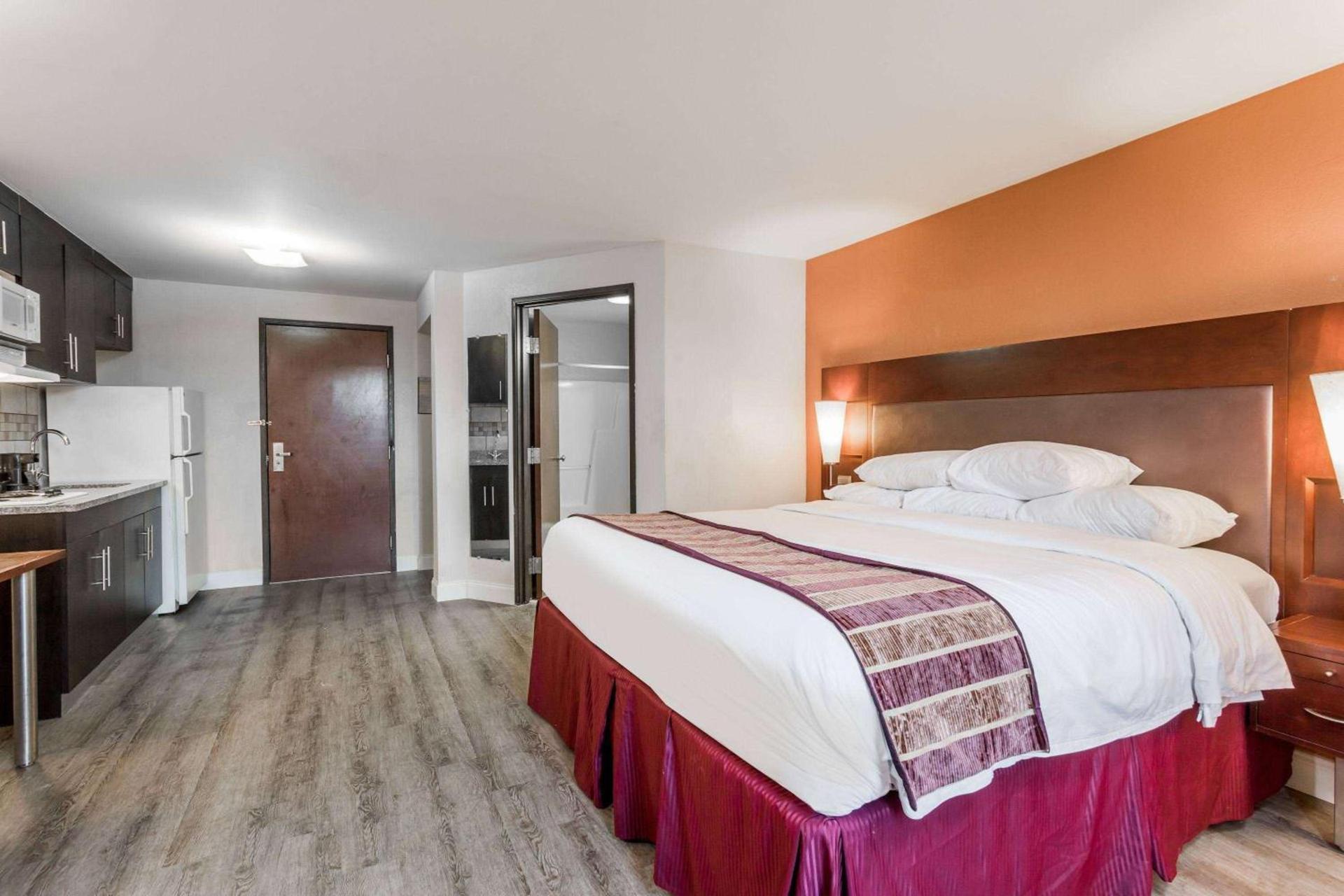 Days Inn & Suites by Wyndham Rocky Mount Golden East photo 30