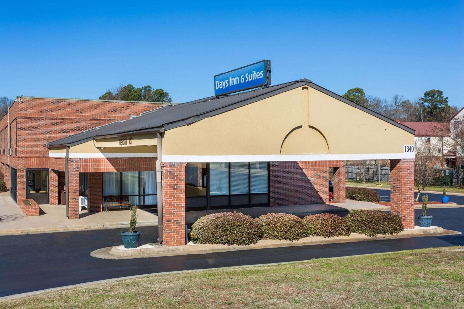 Days Inn & Suites by Wyndham Rocky Mount Golden East photo 14