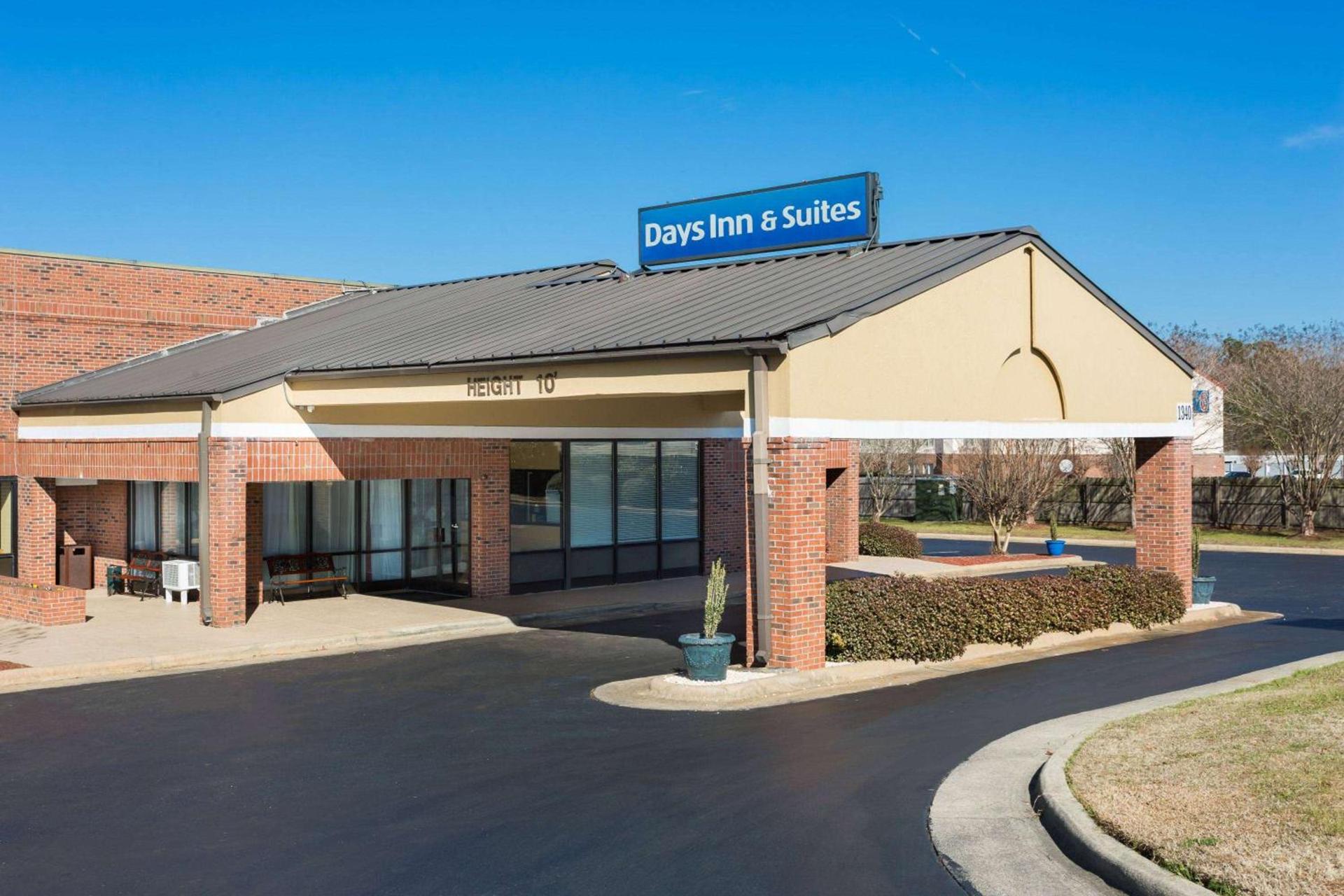 Days Inn & Suites by Wyndham Rocky Mount Golden East — hotel in Rocky Mount