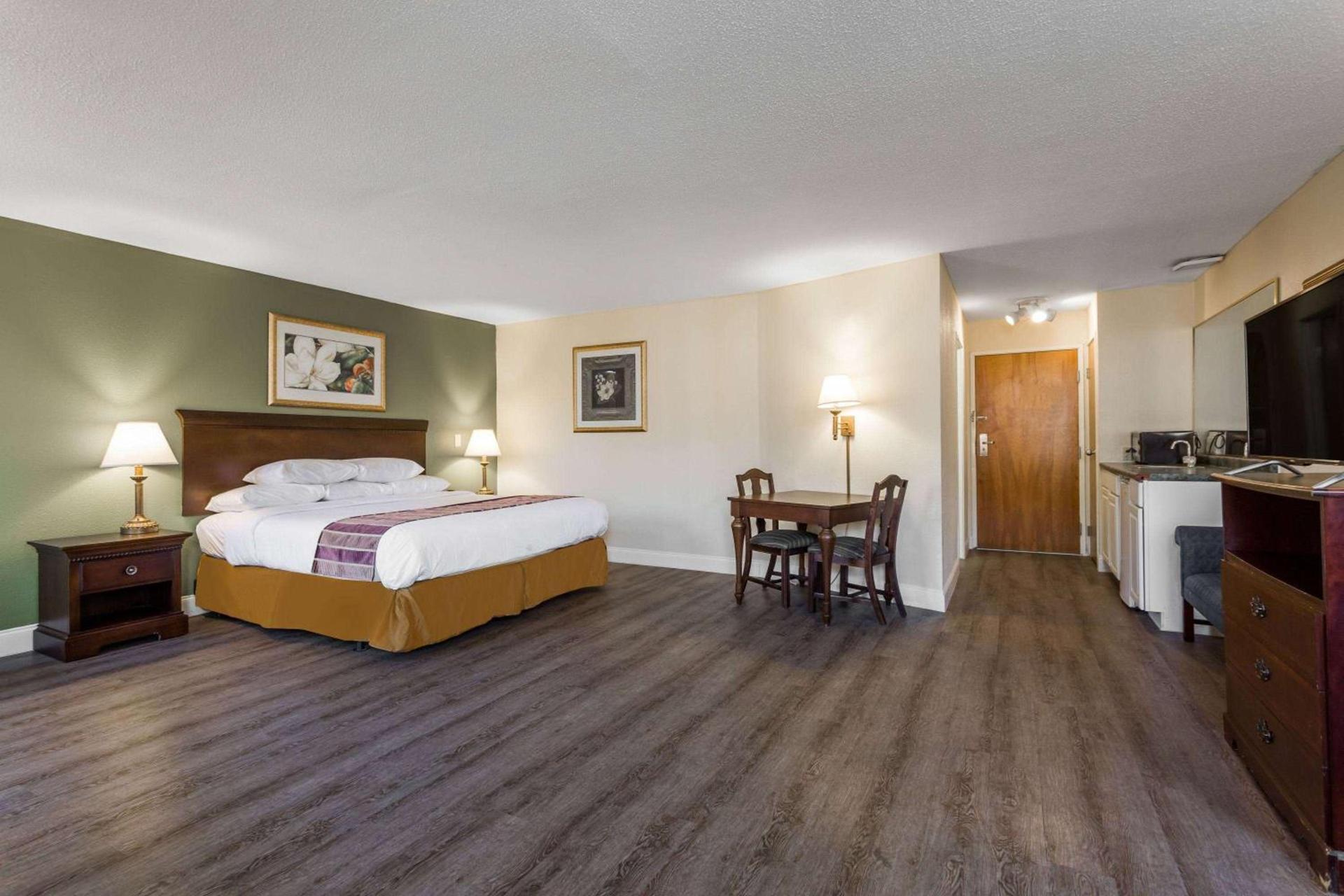 Days Inn & Suites by Wyndham Rocky Mount Golden East photo 25