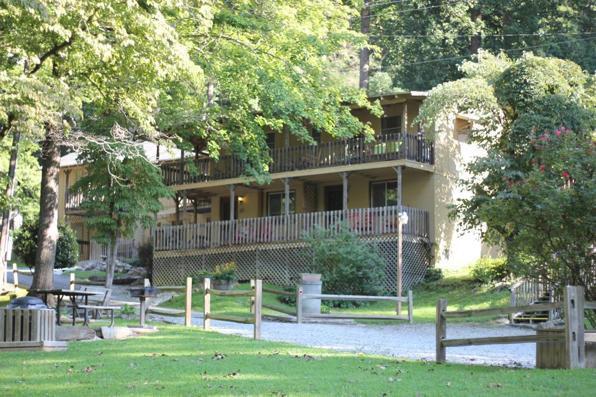 The Evening Shade River Lodge and Cabins photo 20
