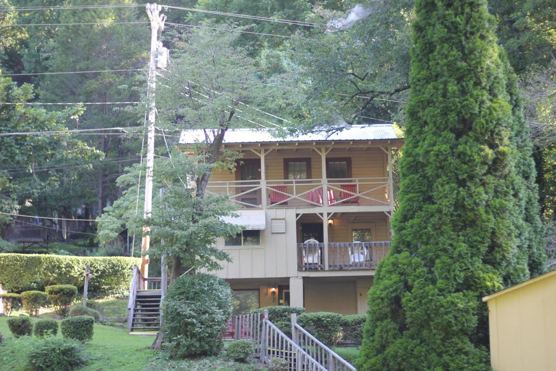 The Evening Shade River Lodge and Cabins photo 18