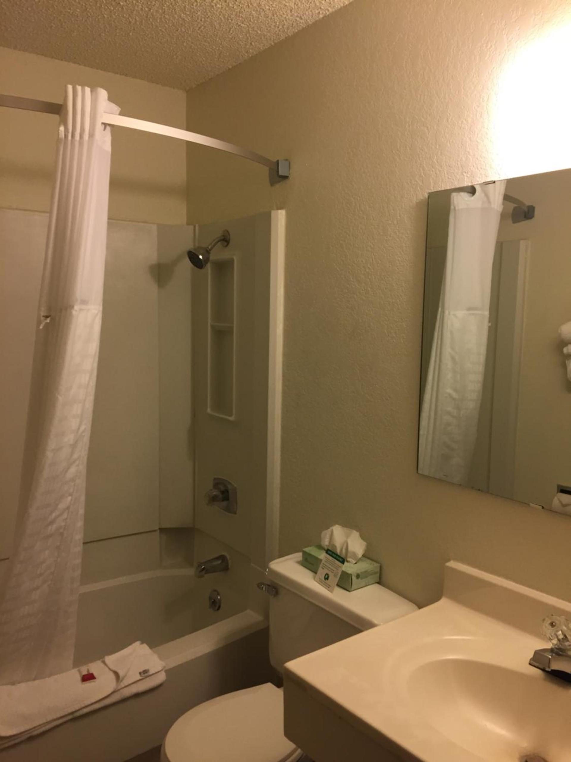 Super 8 by Wyndham Raton photo 18