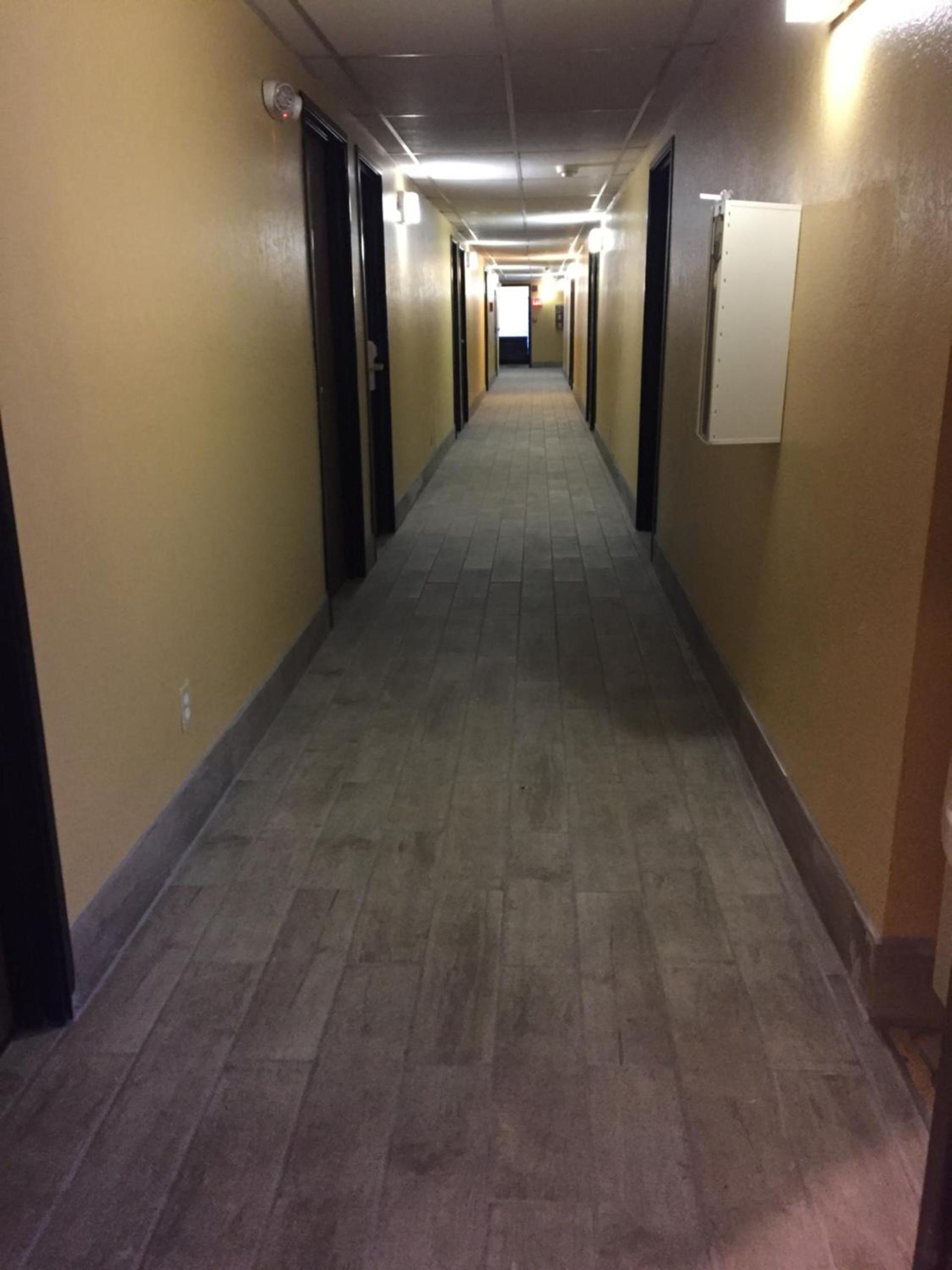 Super 8 by Wyndham Raton photo 14