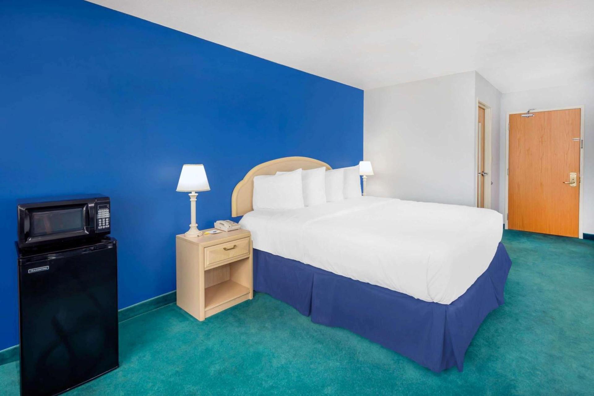 Days Inn by Wyndham Osage Beach Lake of the Ozarks photo 13