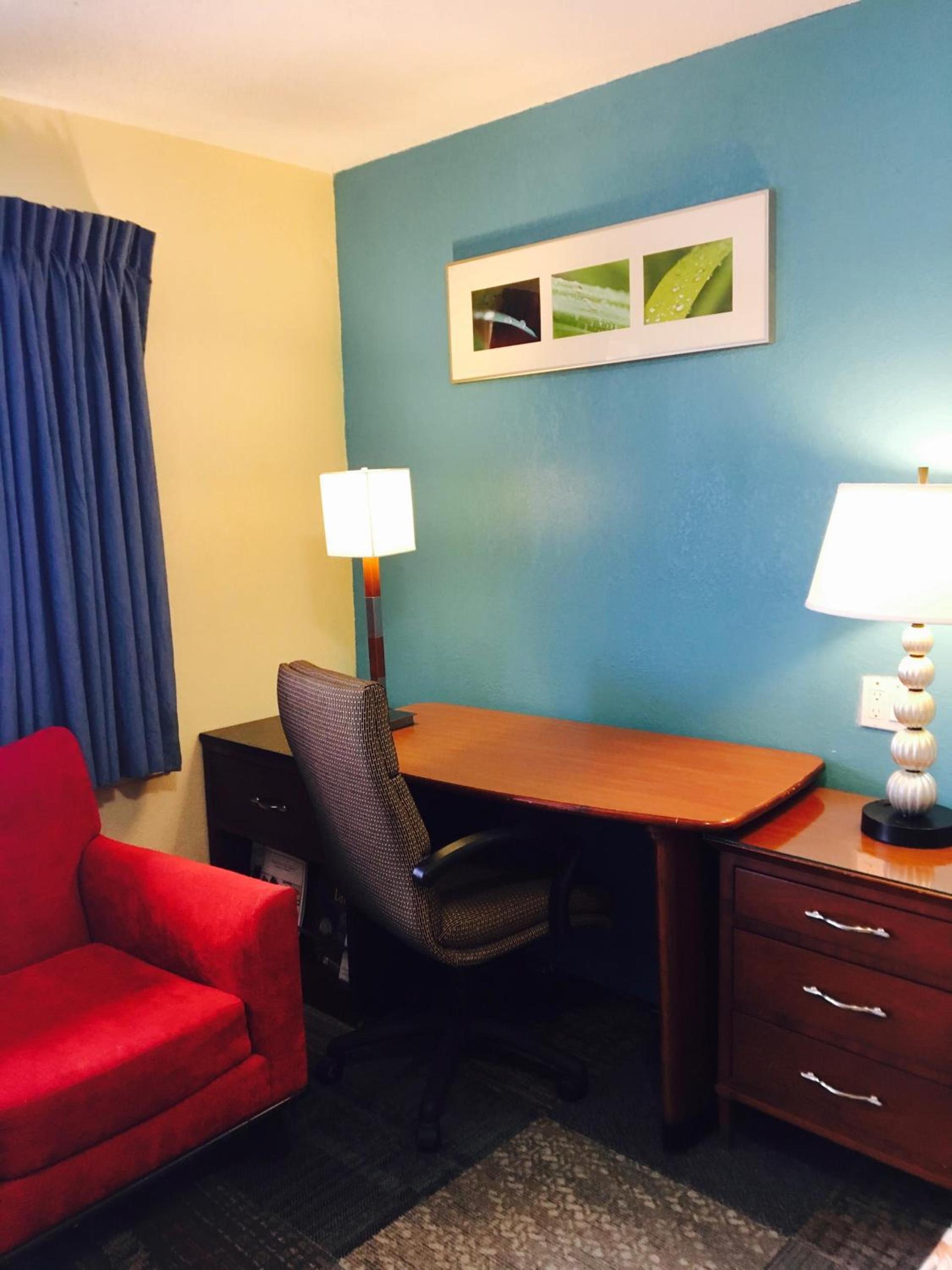 Relax Inn Lawton photo 8