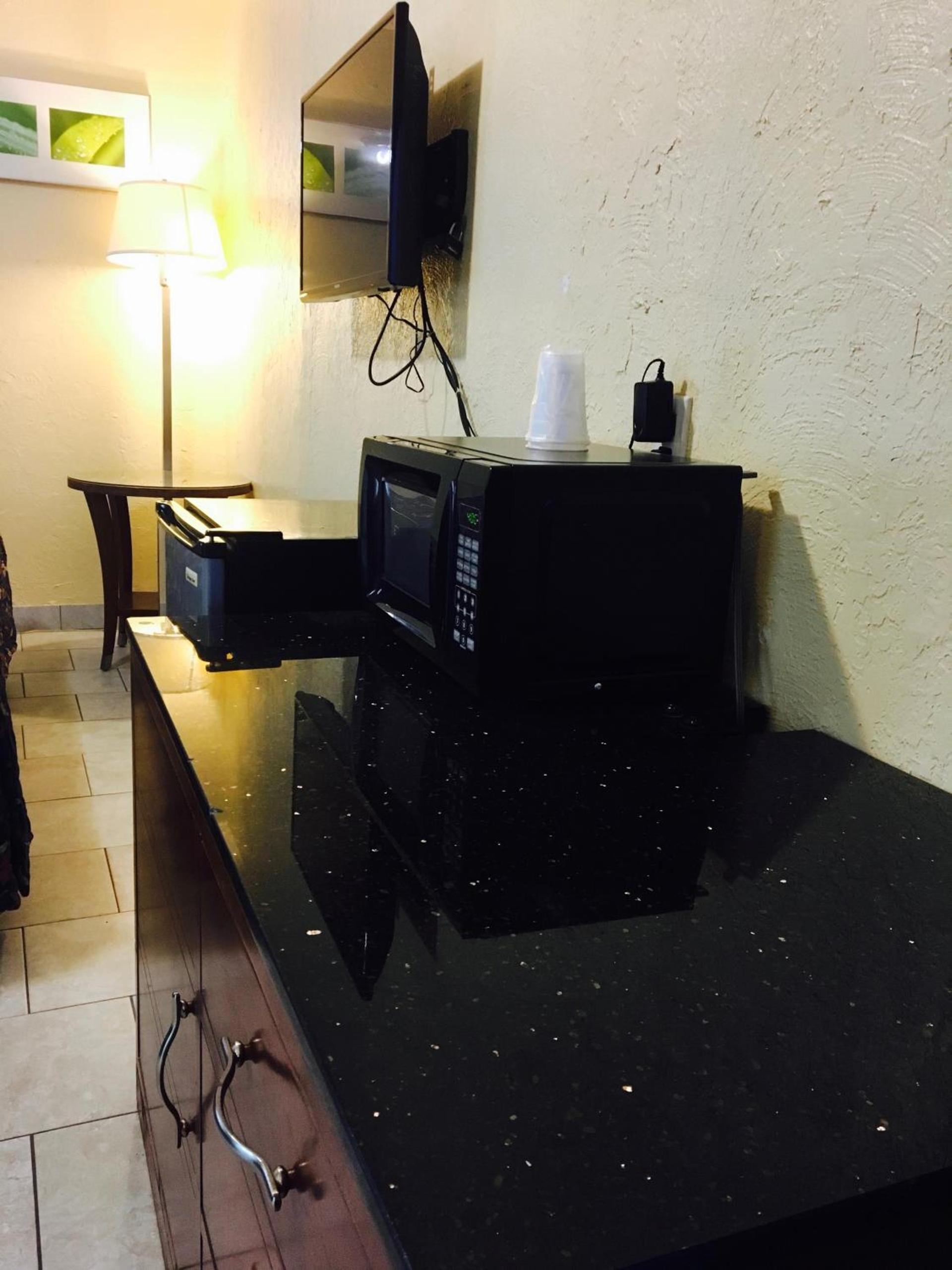 Relax Inn Lawton photo 7