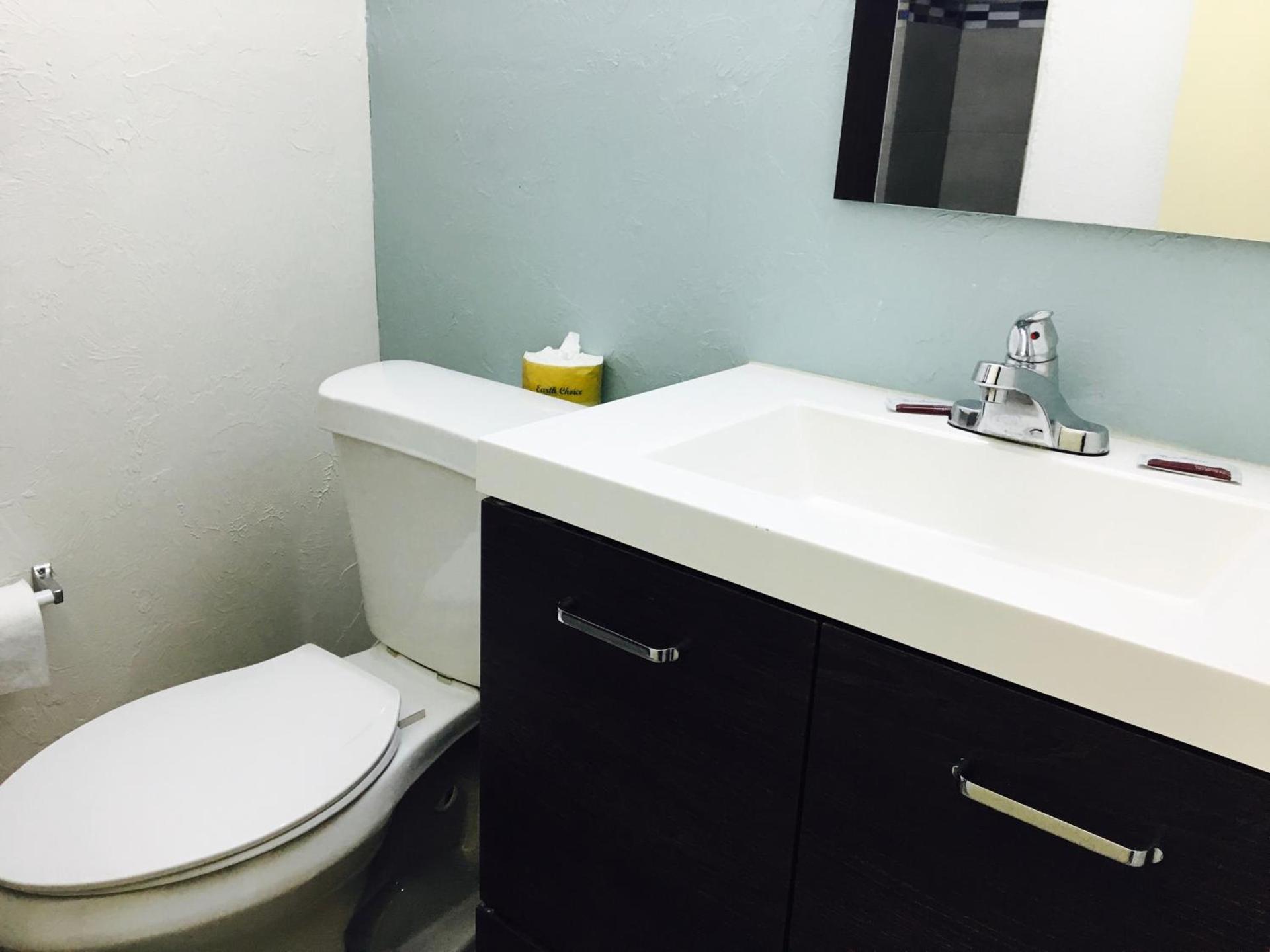 Relax Inn Lawton photo 3