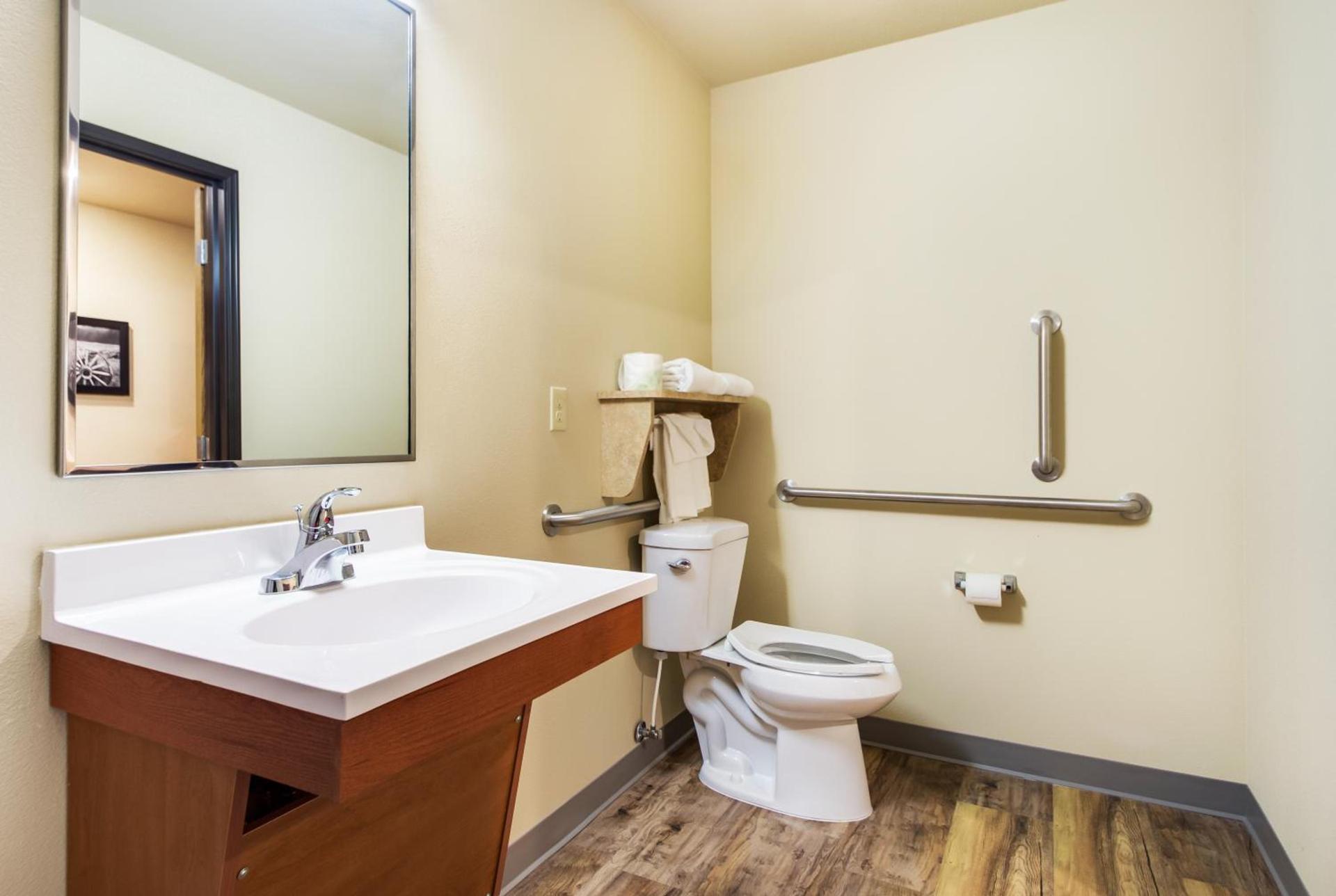 Econo Lodge Burlington I-70 photo 10