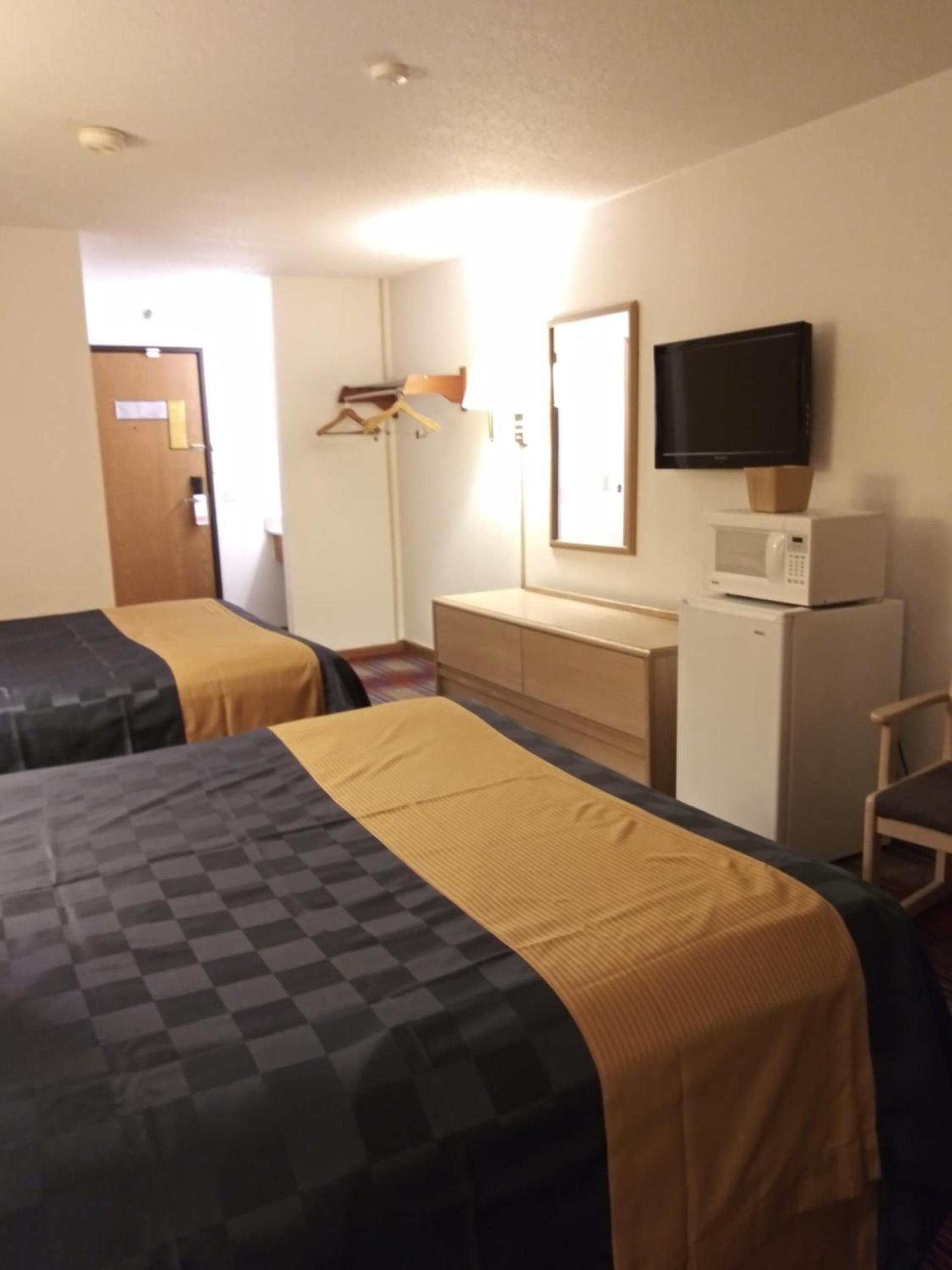 Americas Best Value Inn Champaign photo 54