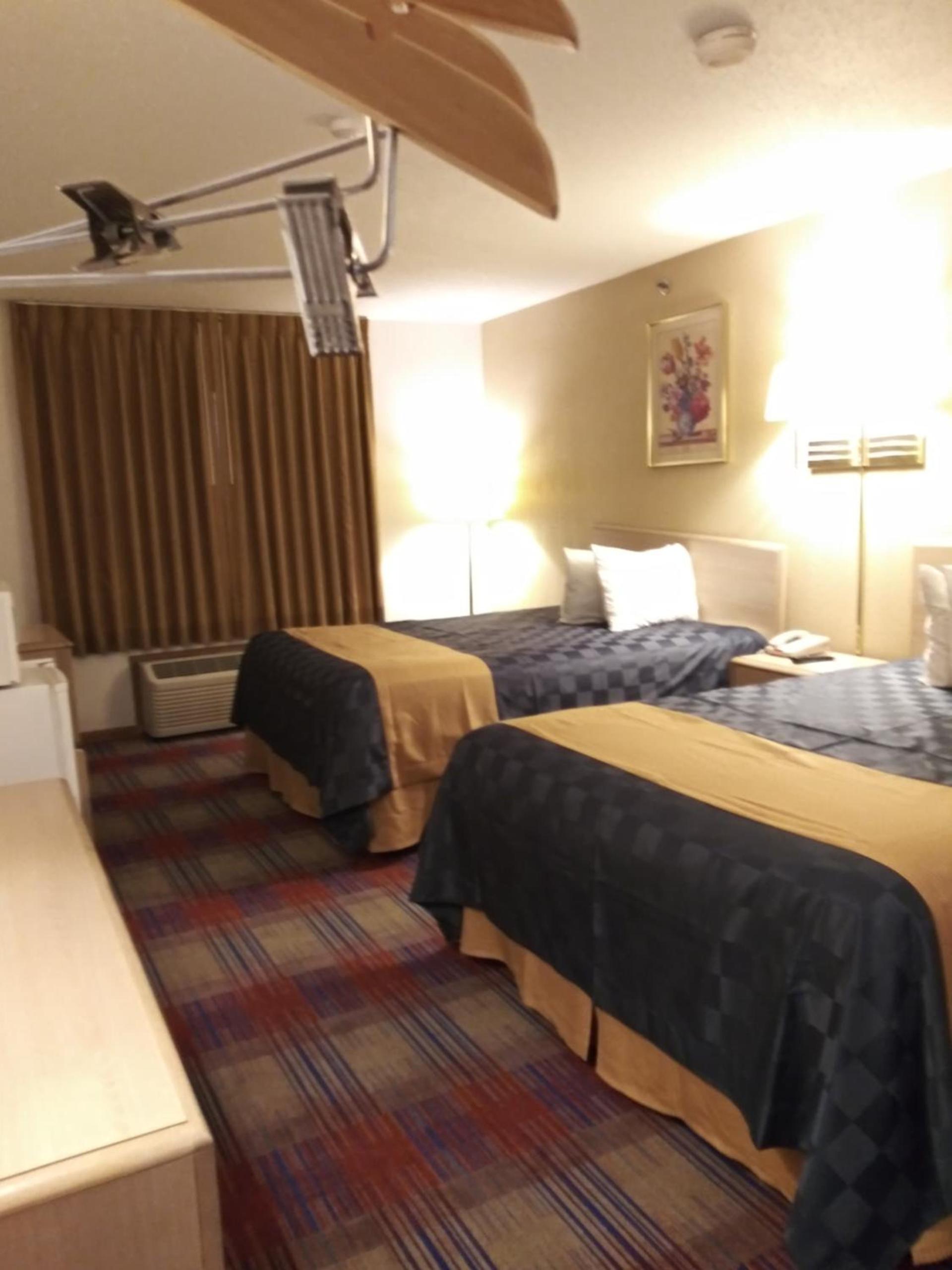 Americas Best Value Inn Champaign photo 53