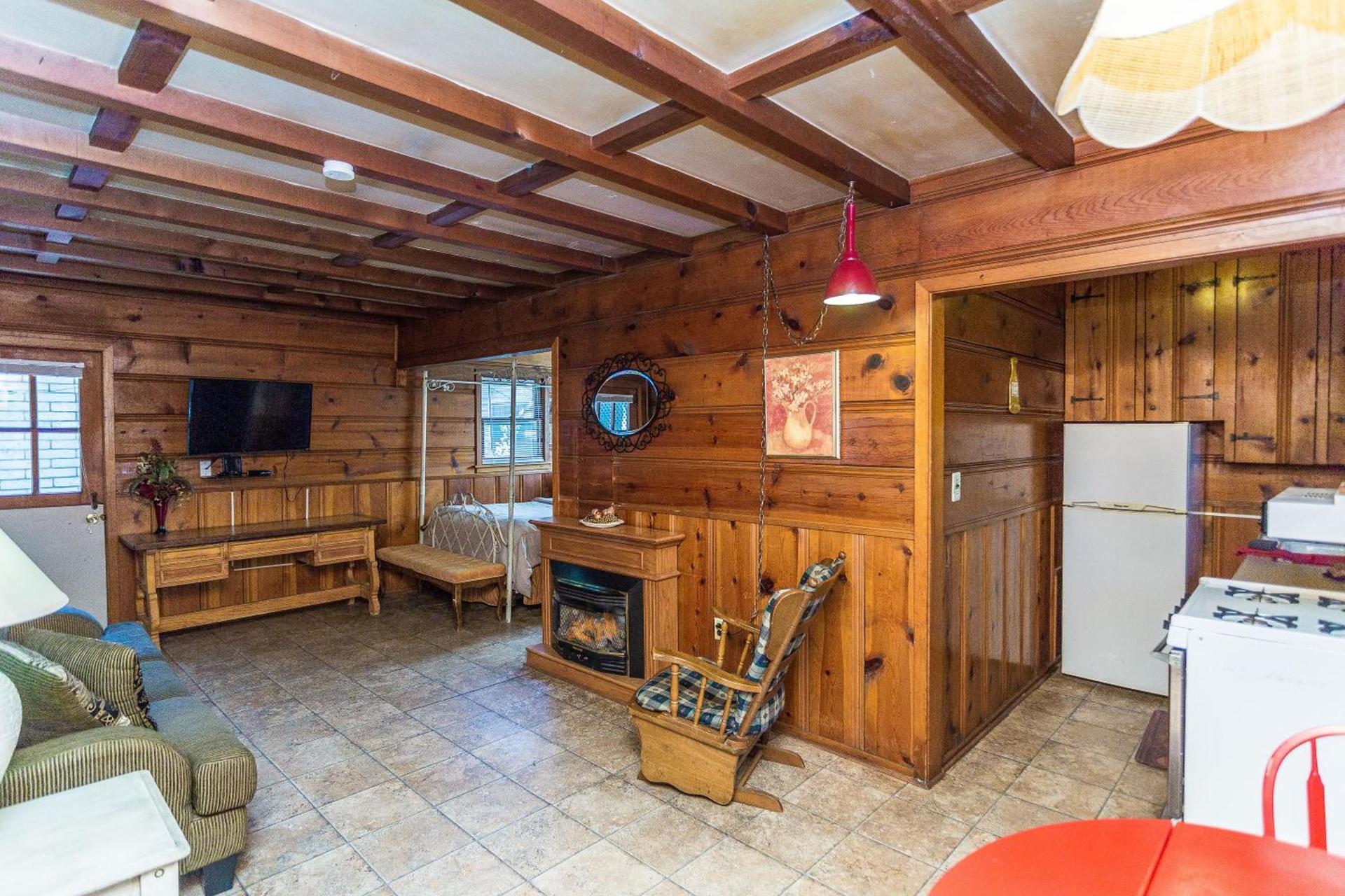Apple Creek Cottages photo 16