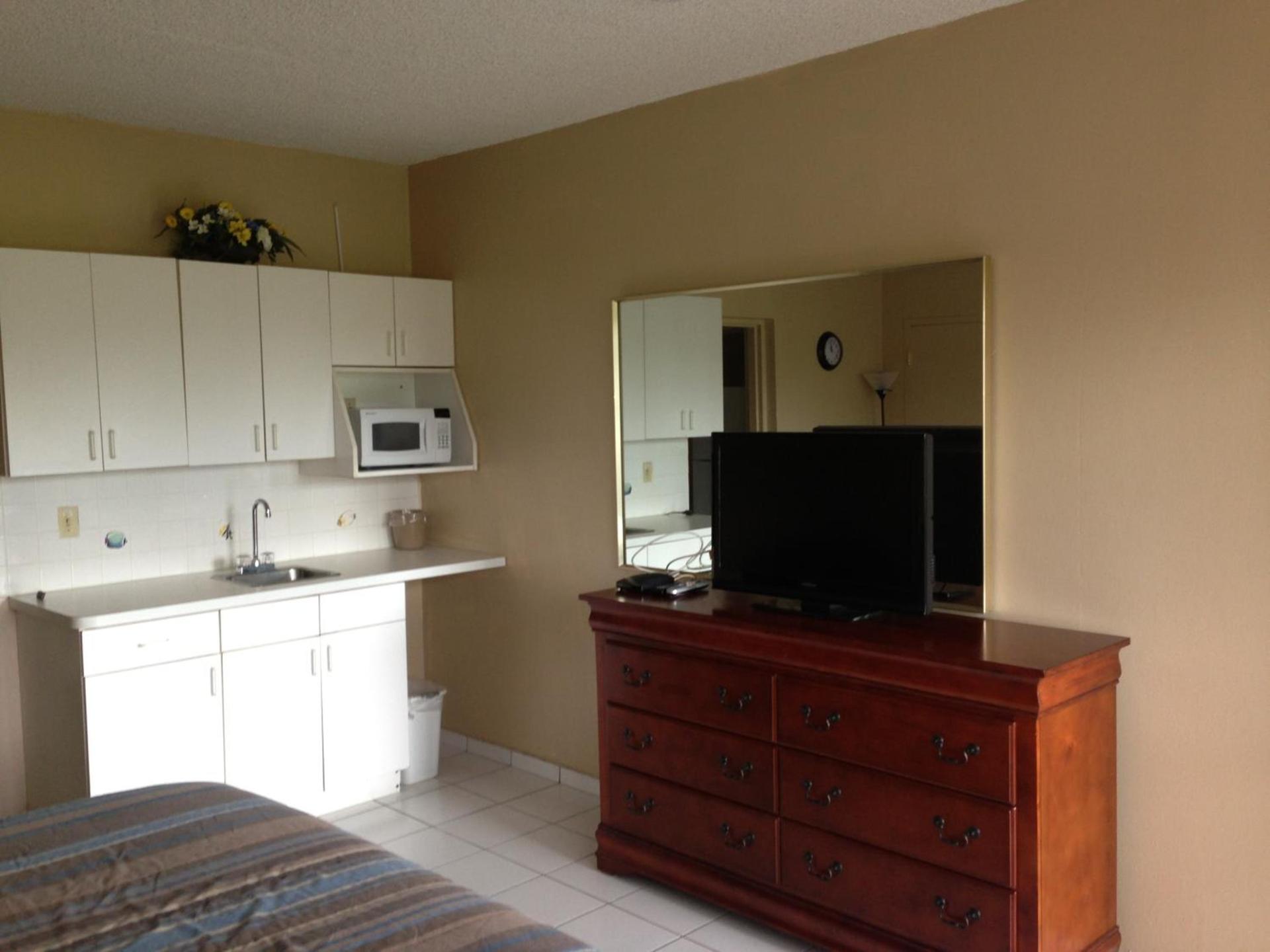 Knights Inn Hallandale photo 20