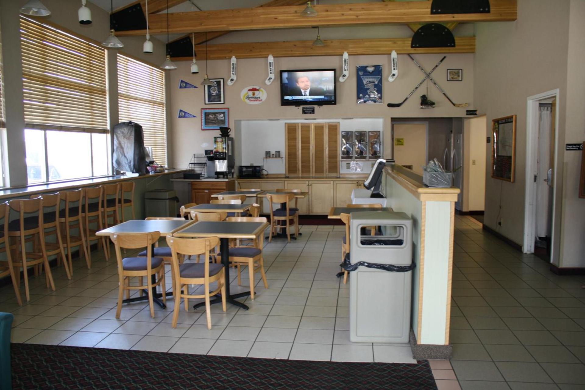 Super 8 by Wyndham Helena photo 21