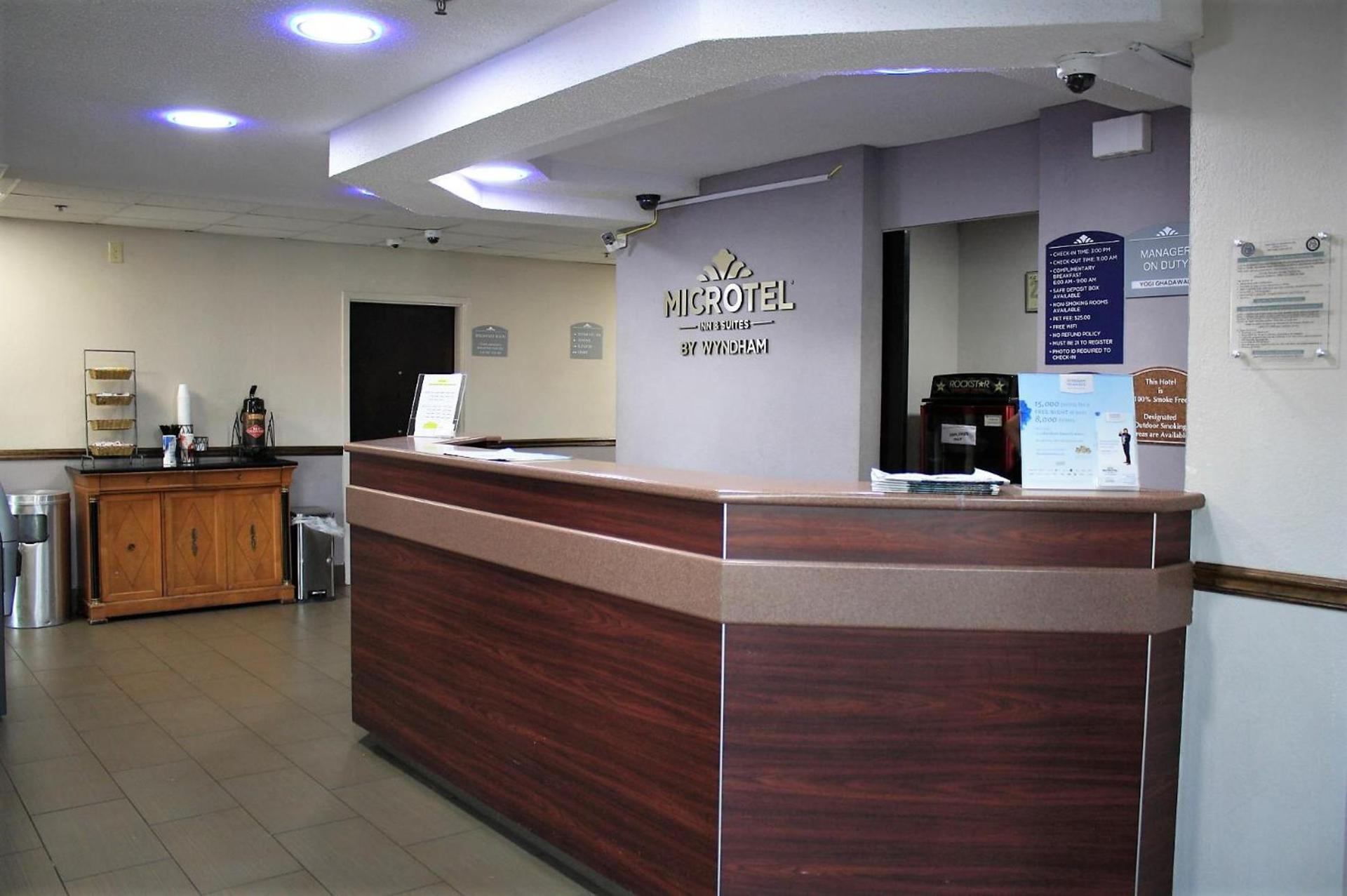 Microtel Inn by Wyndham Atlanta Airport photo 20